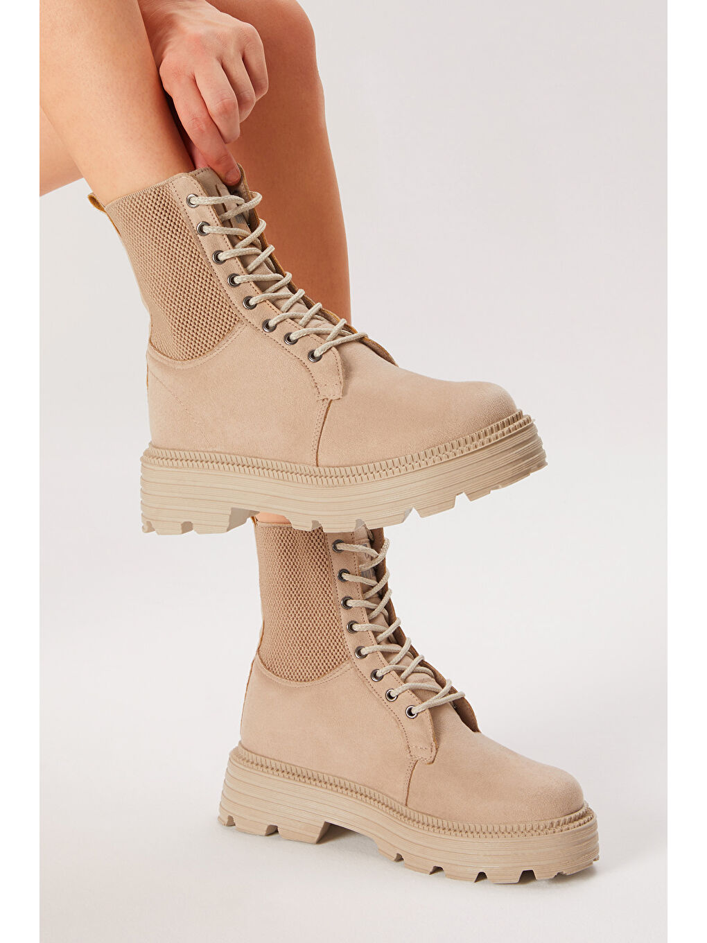 Ekru Kadın Krem Süet Yanı Lastiklii Rahat Kalıp Bağcıklı Bot-1