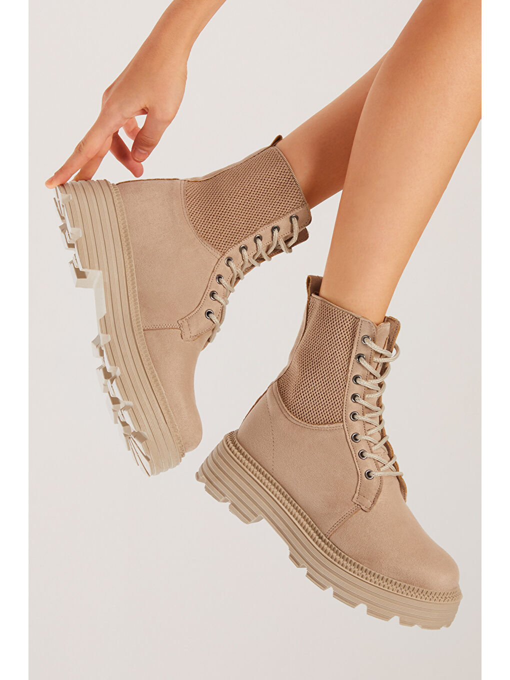 Ekru Kadın Krem Süet Yanı Lastiklii Rahat Kalıp Bağcıklı Bot-3