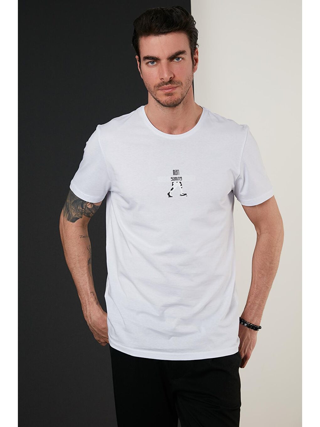 Beyaz Baskılı Slim Fit Bisiklet Yaka %100 Pamuk Tişört 5902418