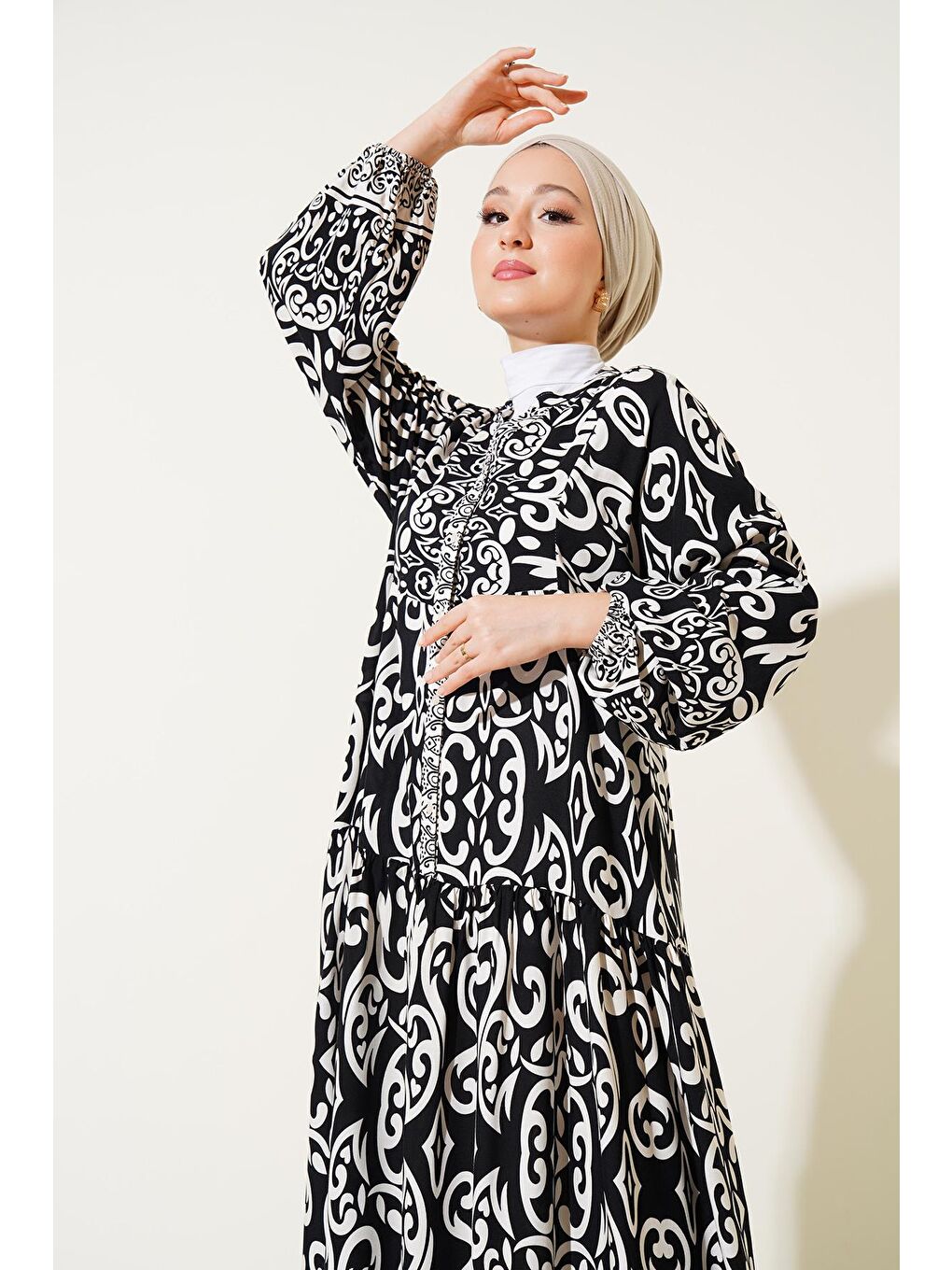 2423 Otantik Desenli Tesettür Elbise - Siyah-1