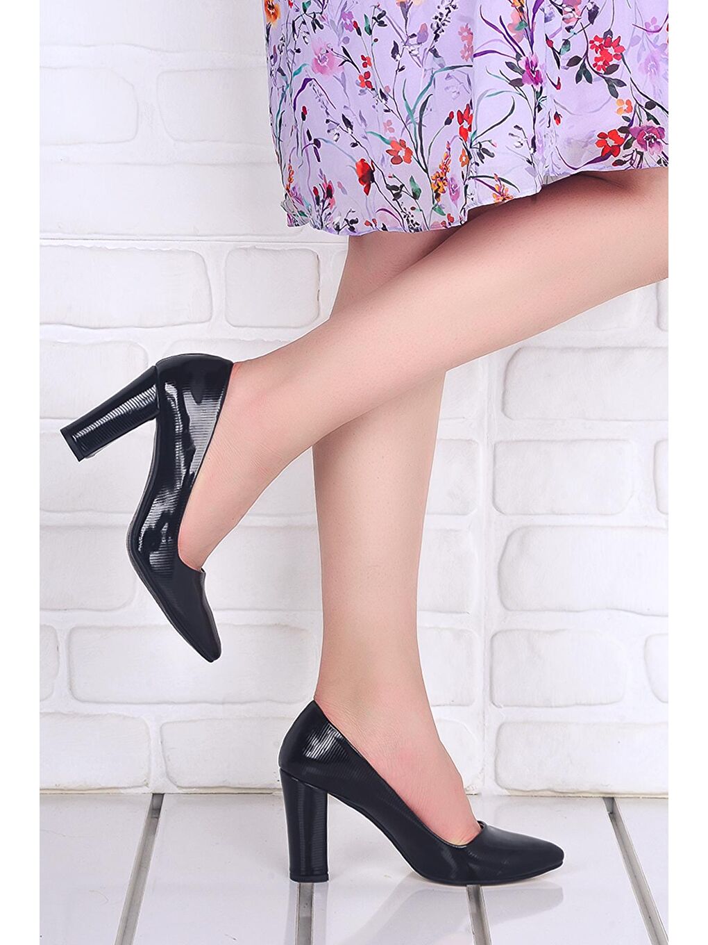 Siyah Çizgili Rugan 8 Cm Topuklu Kadın Ayakkabı 137029-311-1