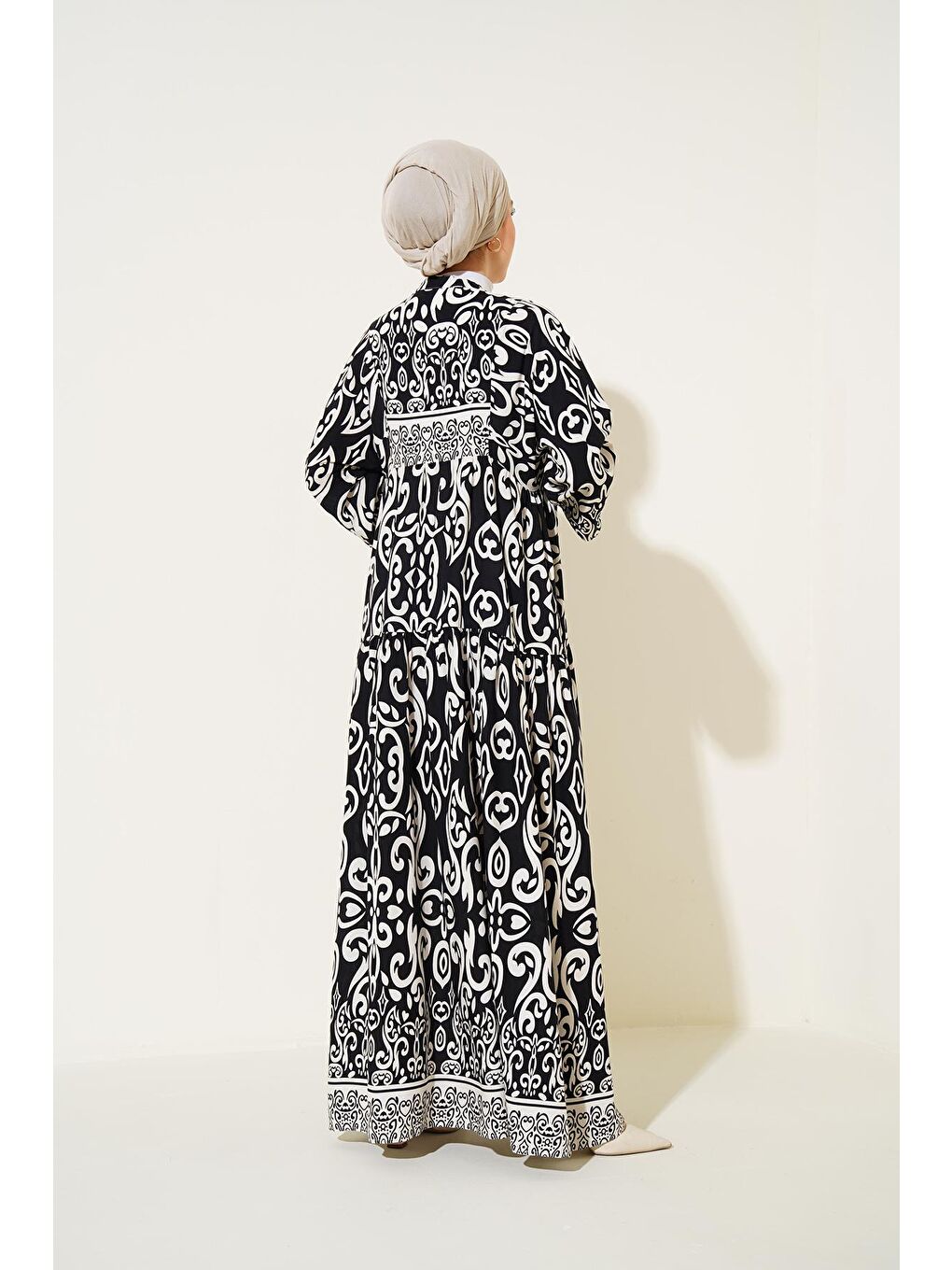 2423 Otantik Desenli Tesettür Elbise - Siyah-5