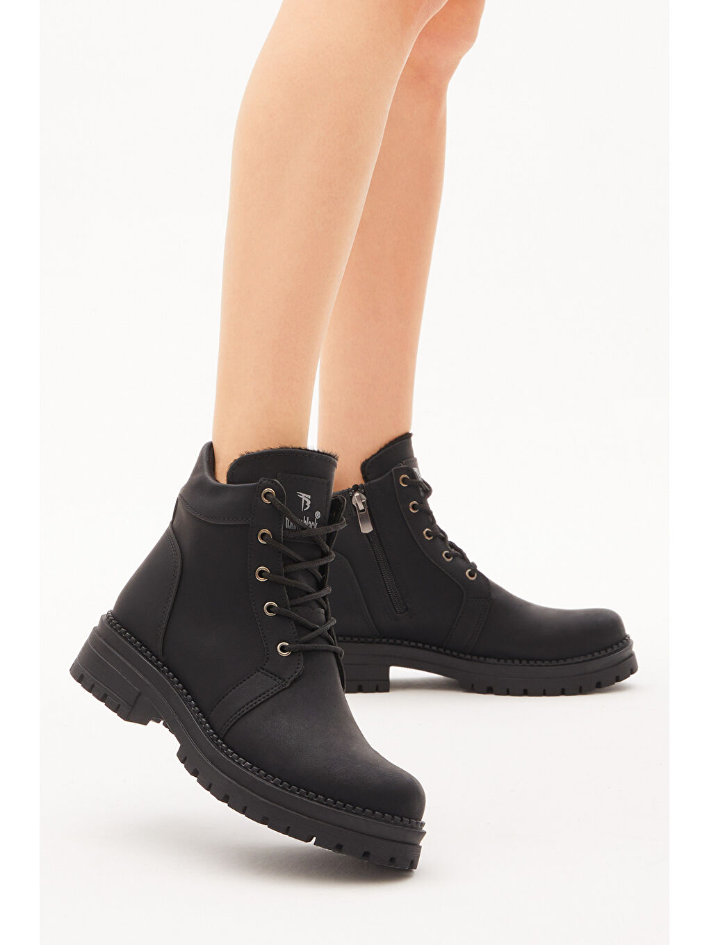 Kadın Siyah Cilt Rahat Kalıp Kalın Taban Bağcıklı ve Fermuarlı Bot
