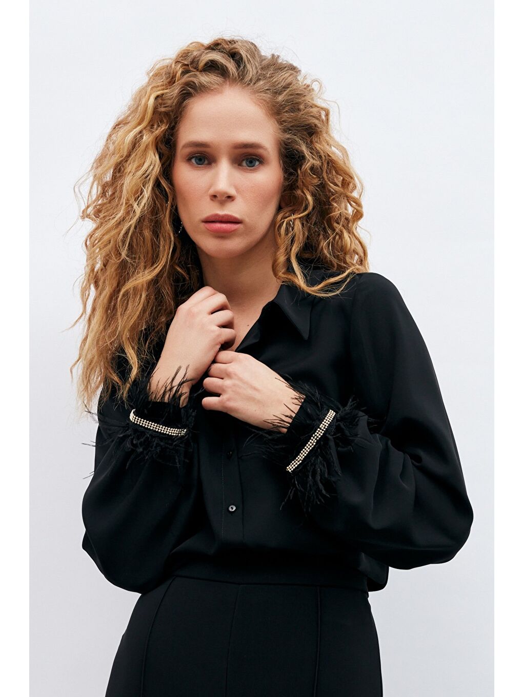 Manşetleri Aksesuarlı Gömlek - Siyah-1