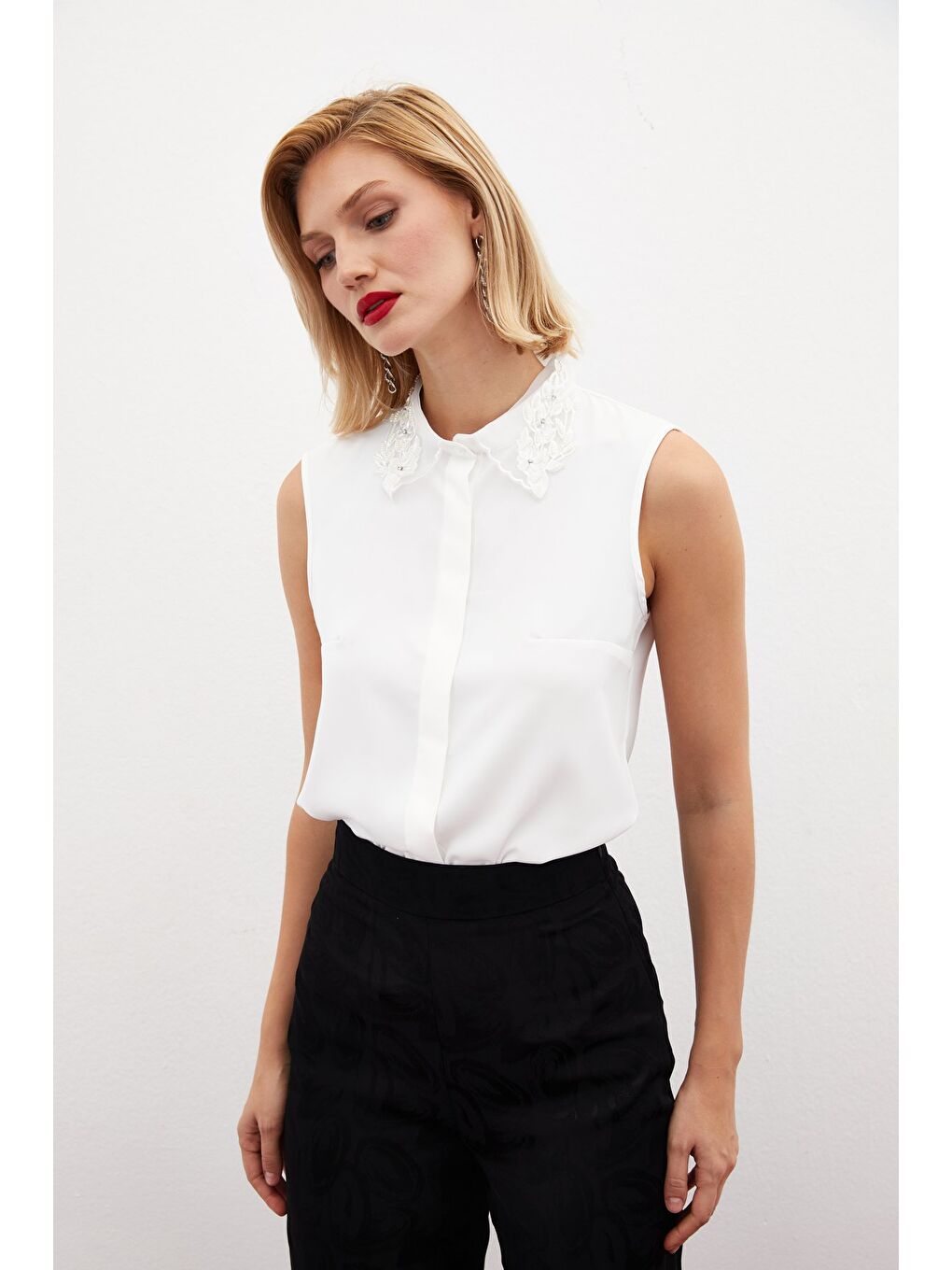 Yaka İşlemeli Kolsuz Gömlek - Ekru