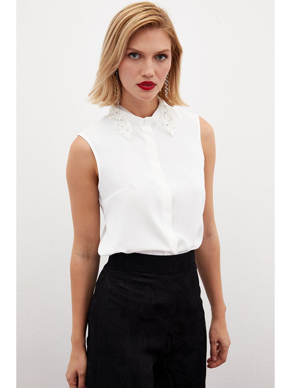 Yaka İşlemeli Kolsuz Gömlek - Ekru-1