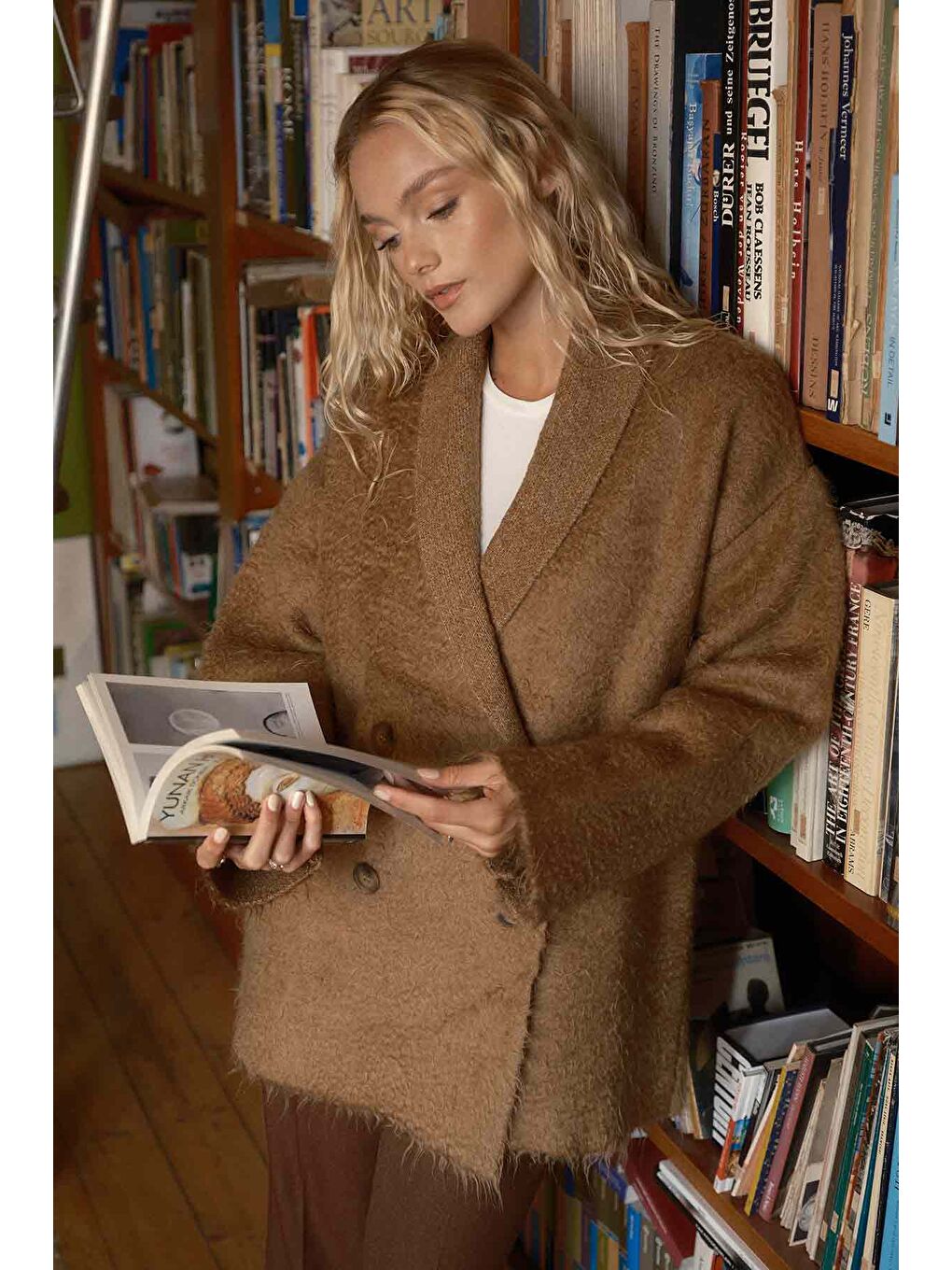 Kahverengi Düğme Detaylı Camel Hırka-1