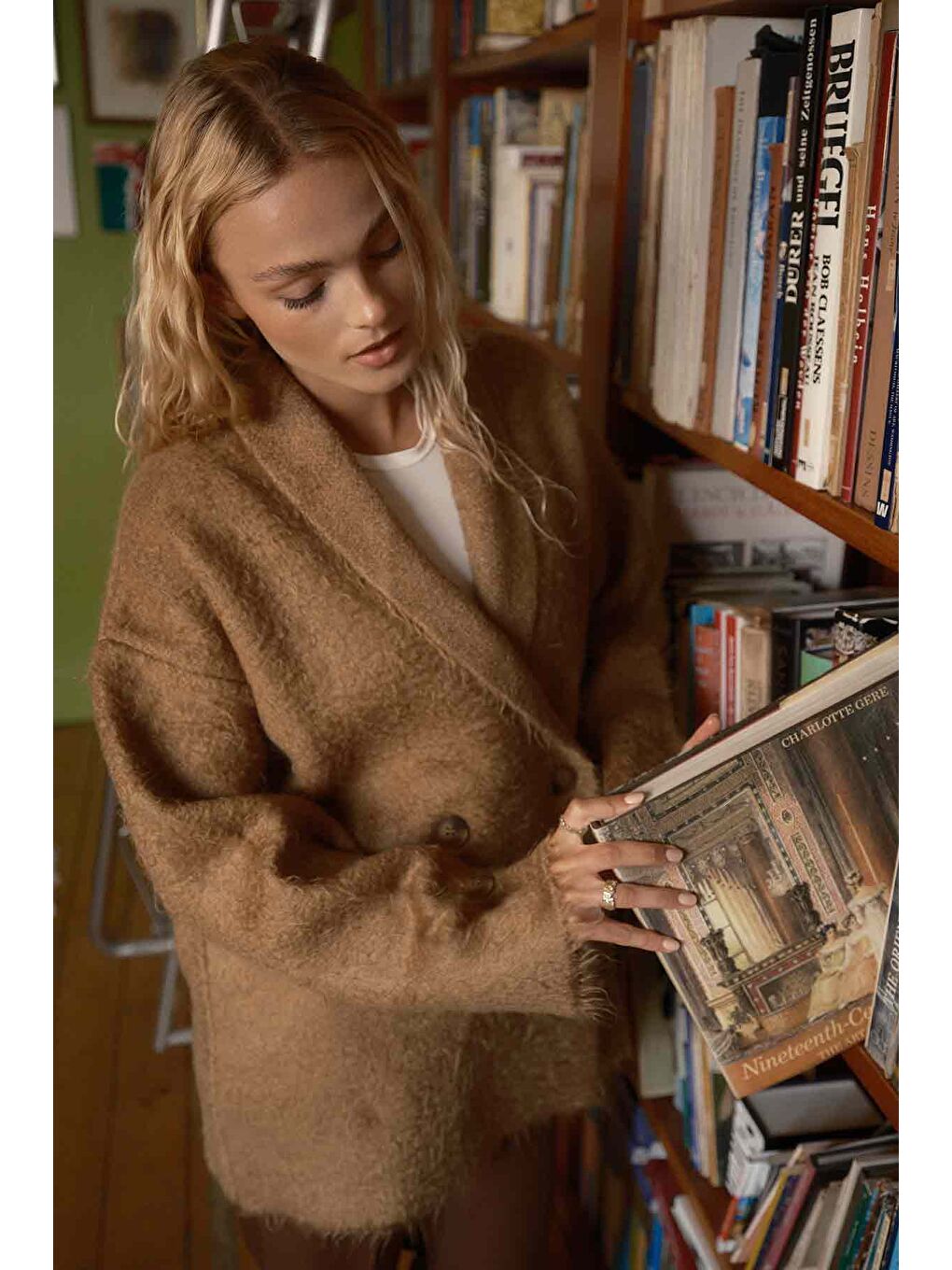 Kahverengi Düğme Detaylı Camel Hırka-4