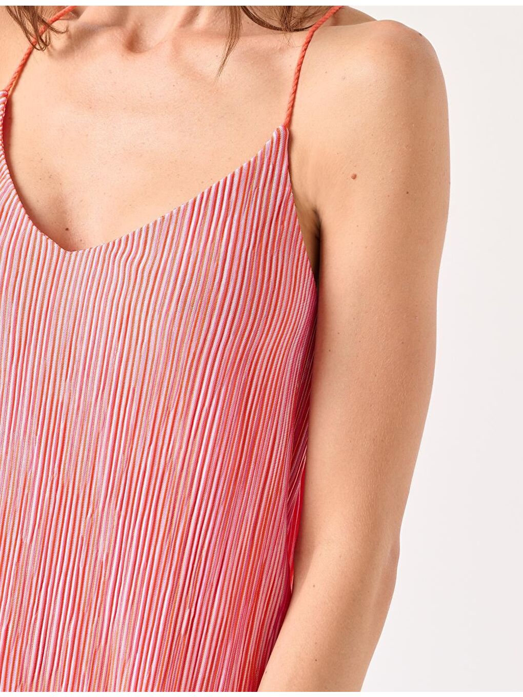 Kırmızı Askılı V Yaka Desenli Mini Elbise-1