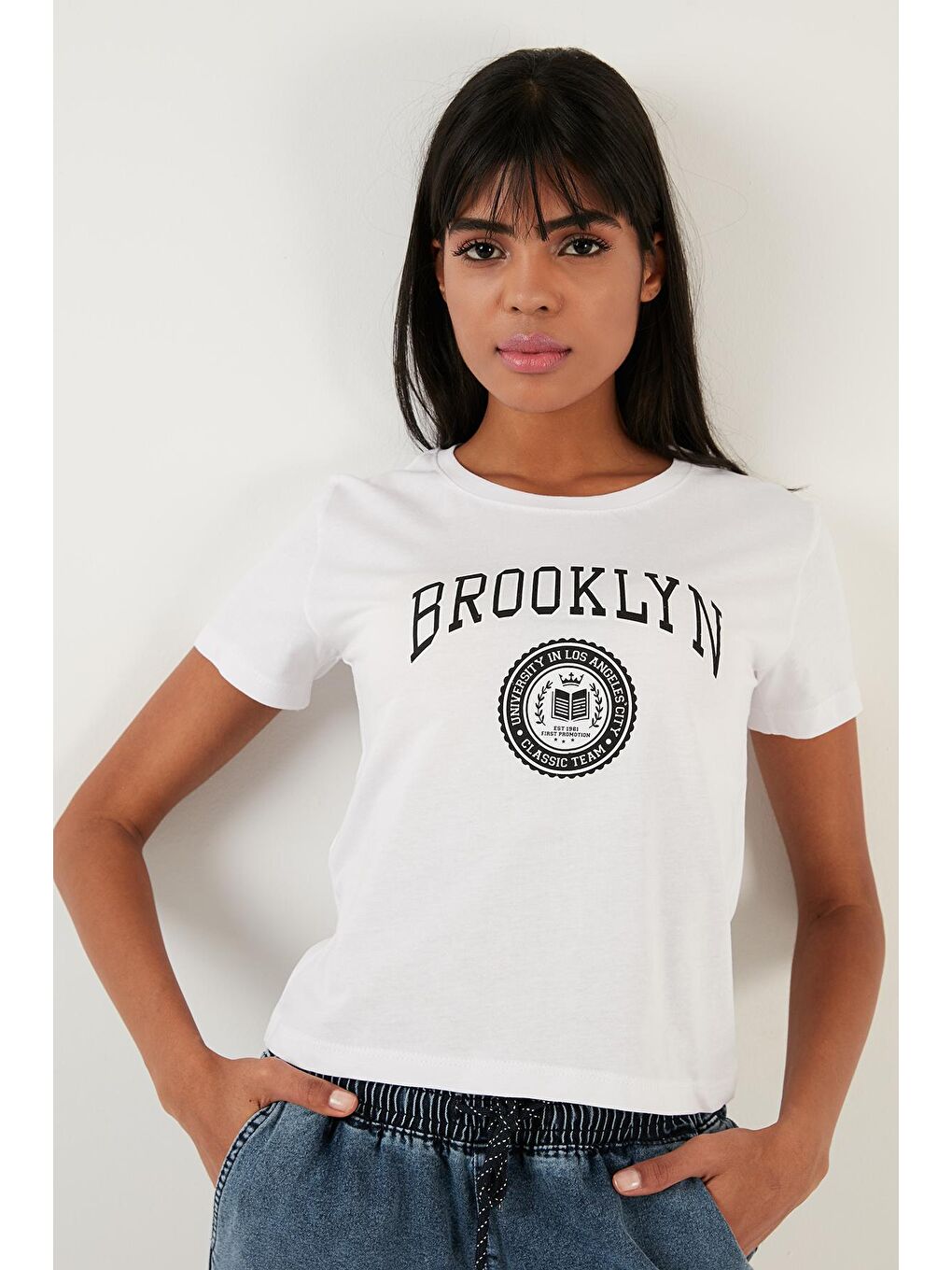 Lela Beyaz Brooklyn Baskılı Bisiklet Yaka Dar Kesim T Shirt 5864581 - 2