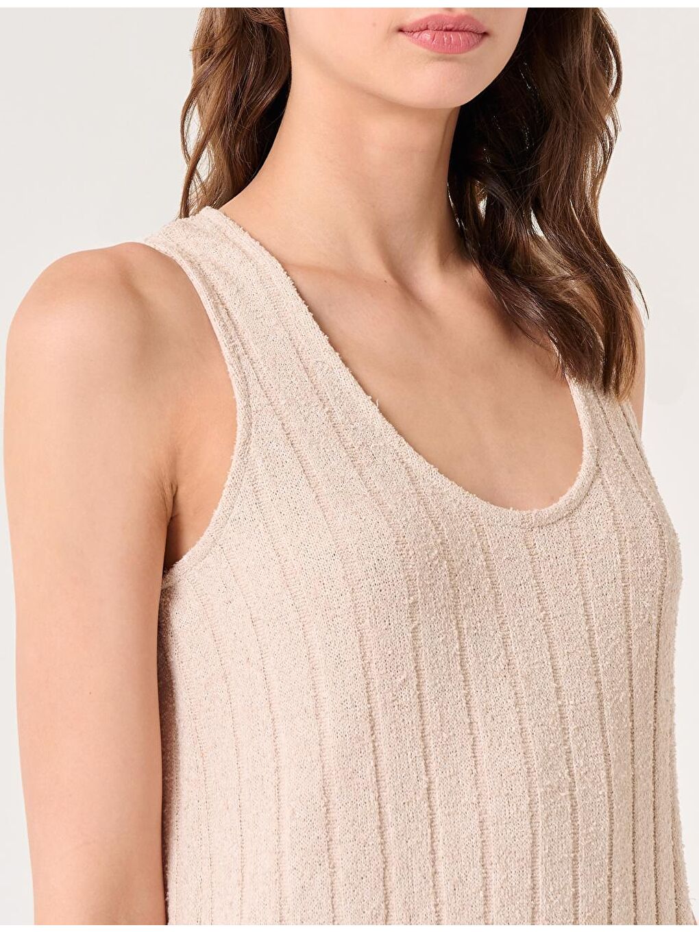 Bej Taş U Yaka Kolsuz Yırtmaçlı Midi Elbise-2