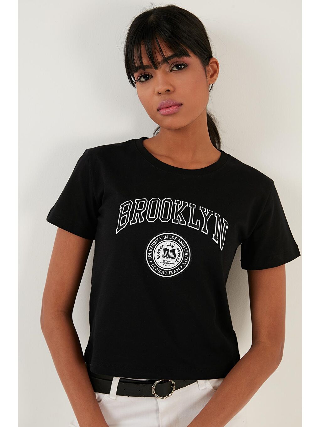 Lela Siyah Brooklyn Baskılı Bisiklet Yaka Dar Kesim T Shirt 5864581 - 2