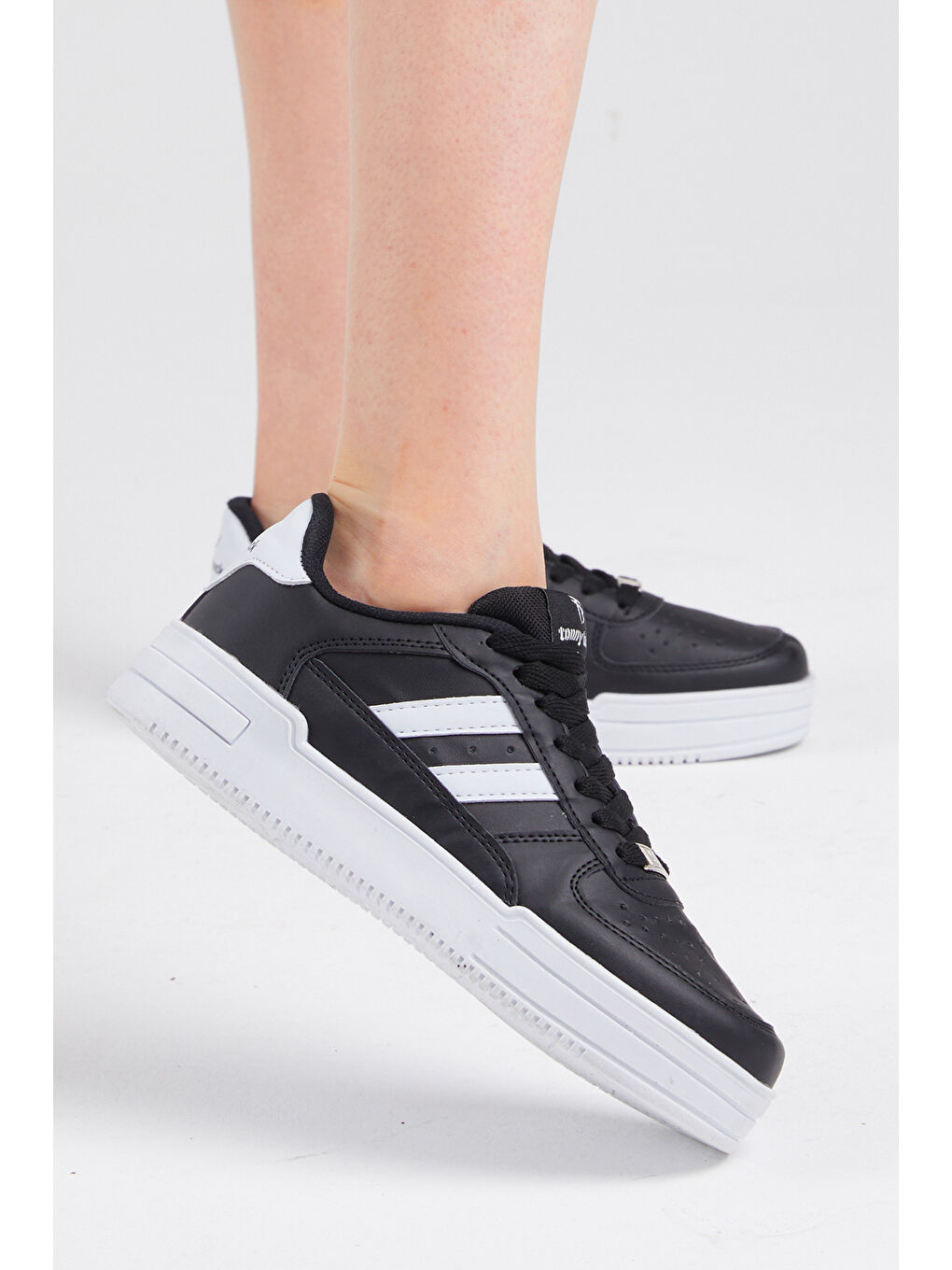 Unisex Siyah Beyaz Yanı Çizgili Bağcıklı Rahat Kalıp Sneaker-4