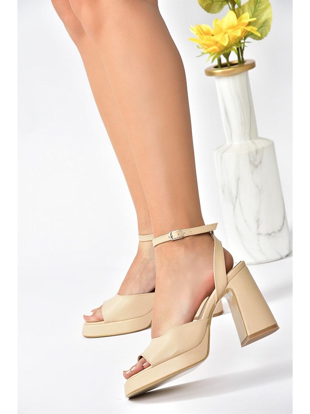 Bej Ten Kalın Platform Topuklu Kadın Ayakkabı M570345609-1