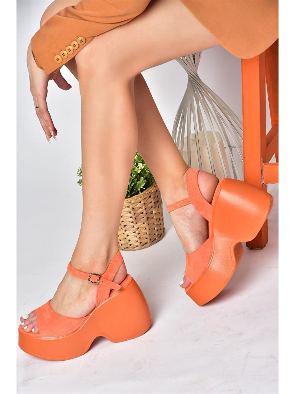 P973001002 Turuncu Dolgu Taban Kadın Ayakkabı