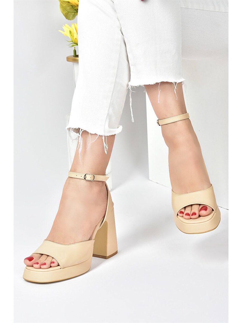 Bej Ten Kalın Platform Topuklu Kadın Ayakkabı M570345609-4