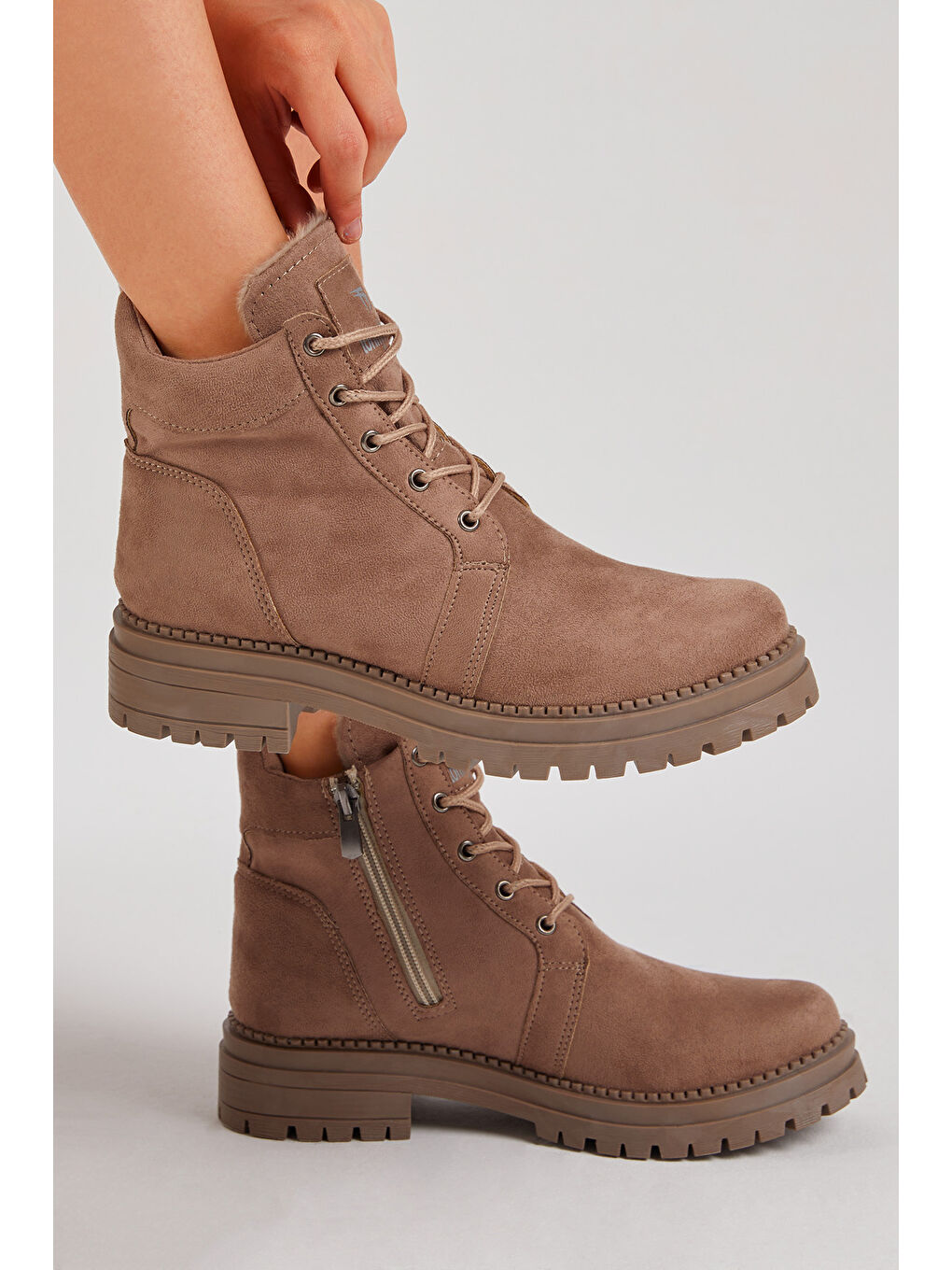 Bej Kadın Vizon Rahat Kalıp Kalın Taban Bağcıklı ve Fermuarlı Bot