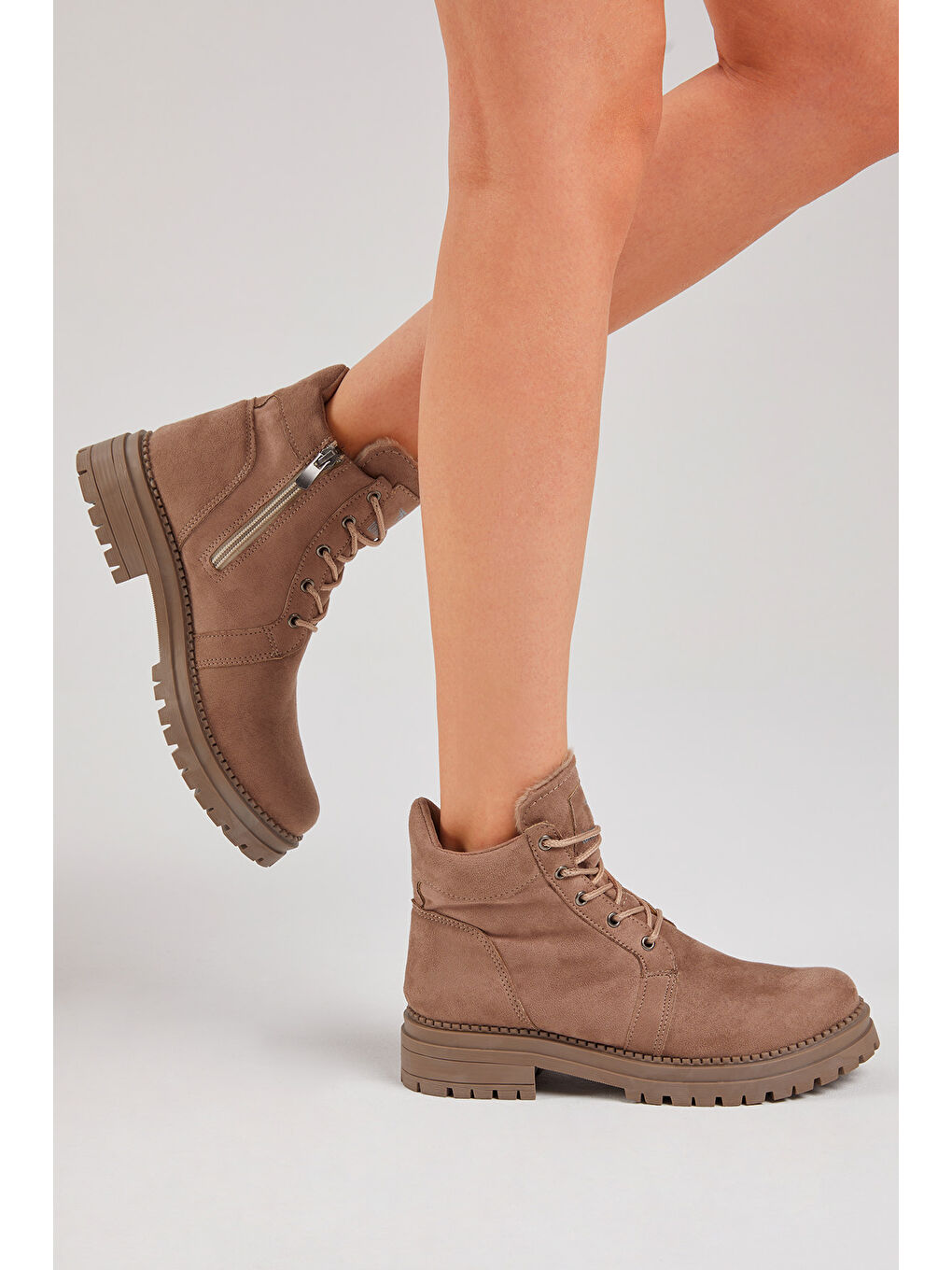 Bej Kadın Vizon Rahat Kalıp Kalın Taban Bağcıklı ve Fermuarlı Bot-4