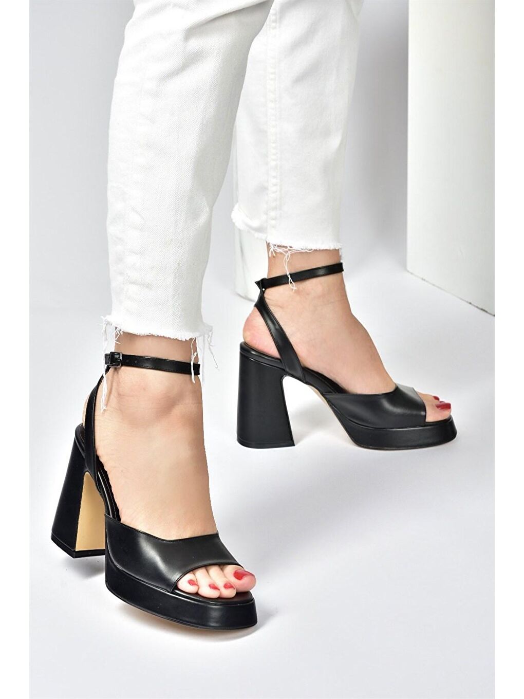 Siyah Kalın Platform Topuklu Kadın Ayakkabı M570345609-1
