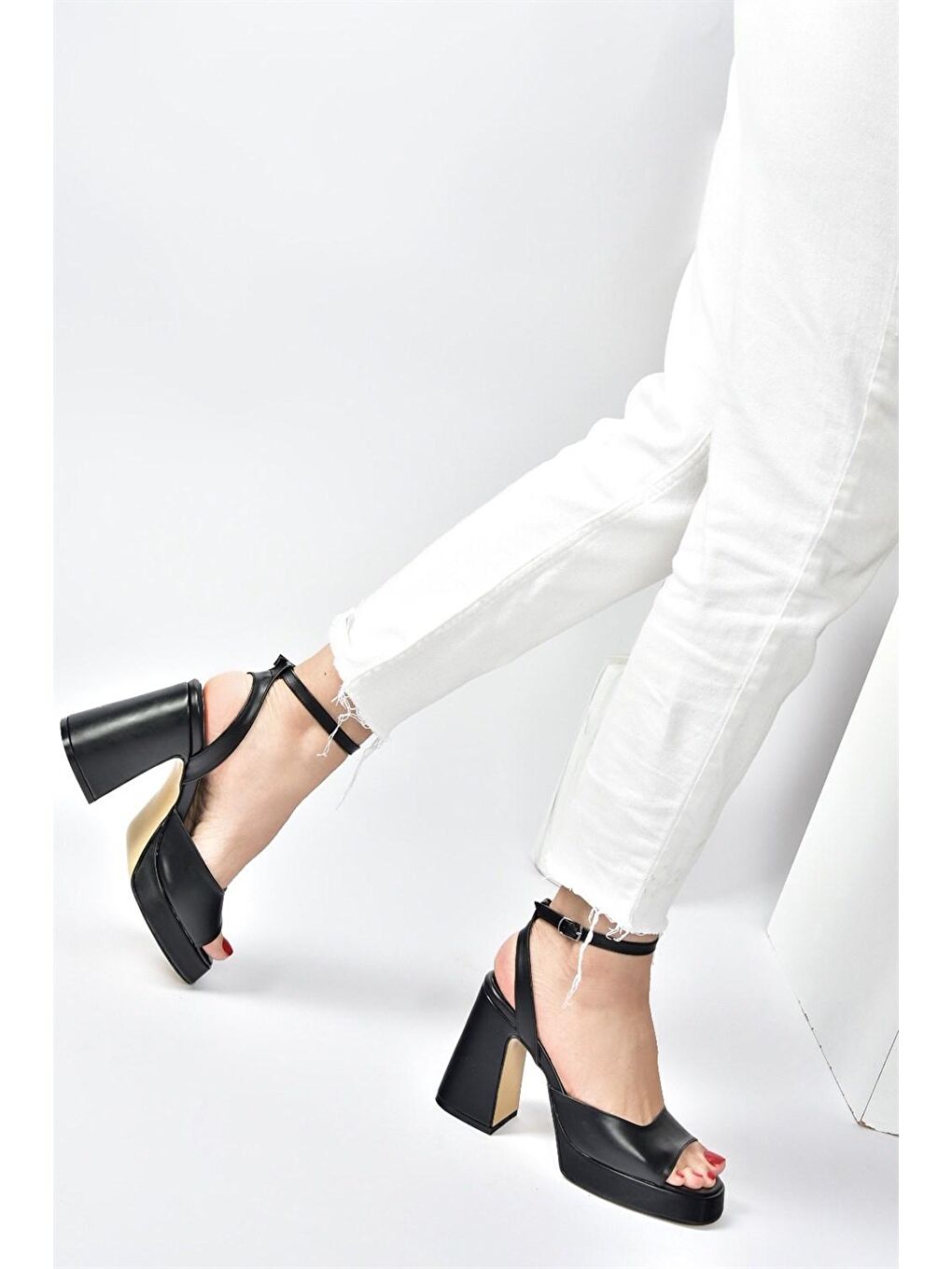 Siyah Kalın Platform Topuklu Kadın Ayakkabı M570345609-2