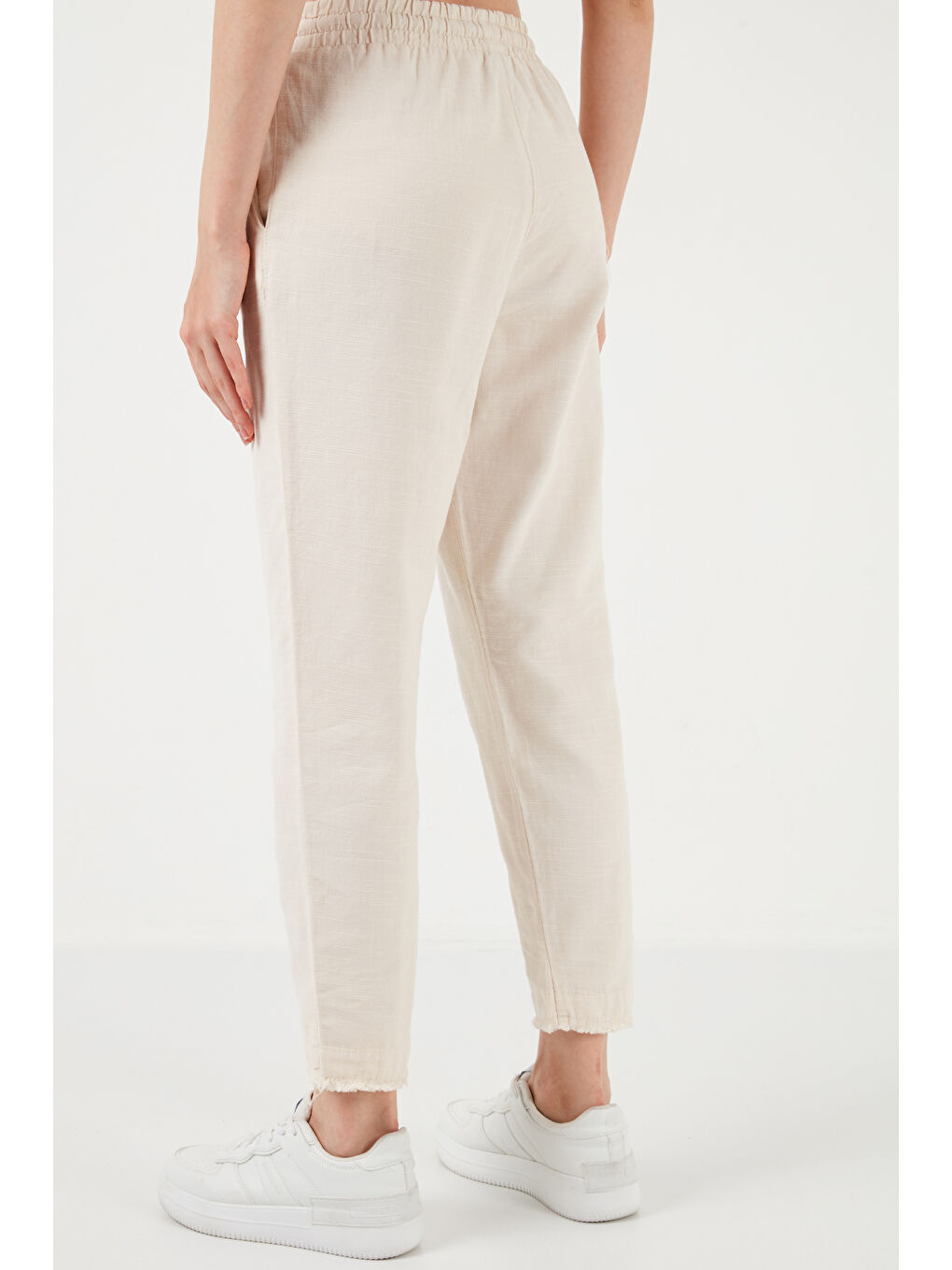 Bej Pamuklu Belden Bağlamalı Yüksek Bel Keten Görünümlü Kısa Paça Pantolon 668Yp5134-6