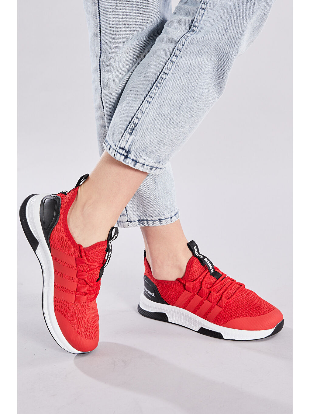 Unisex Kırmızı Rahat Kalıp Şeritli Bağcıklı Spor Ayakkabı-1