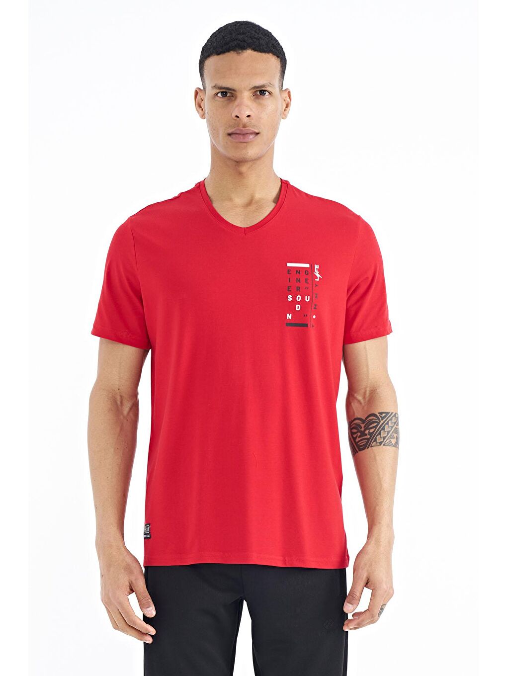 TOMMYLIFE Kırmızı Baskı Detaylı  V Yaka Standart Kalıp Erkek T-Shirt - 88186