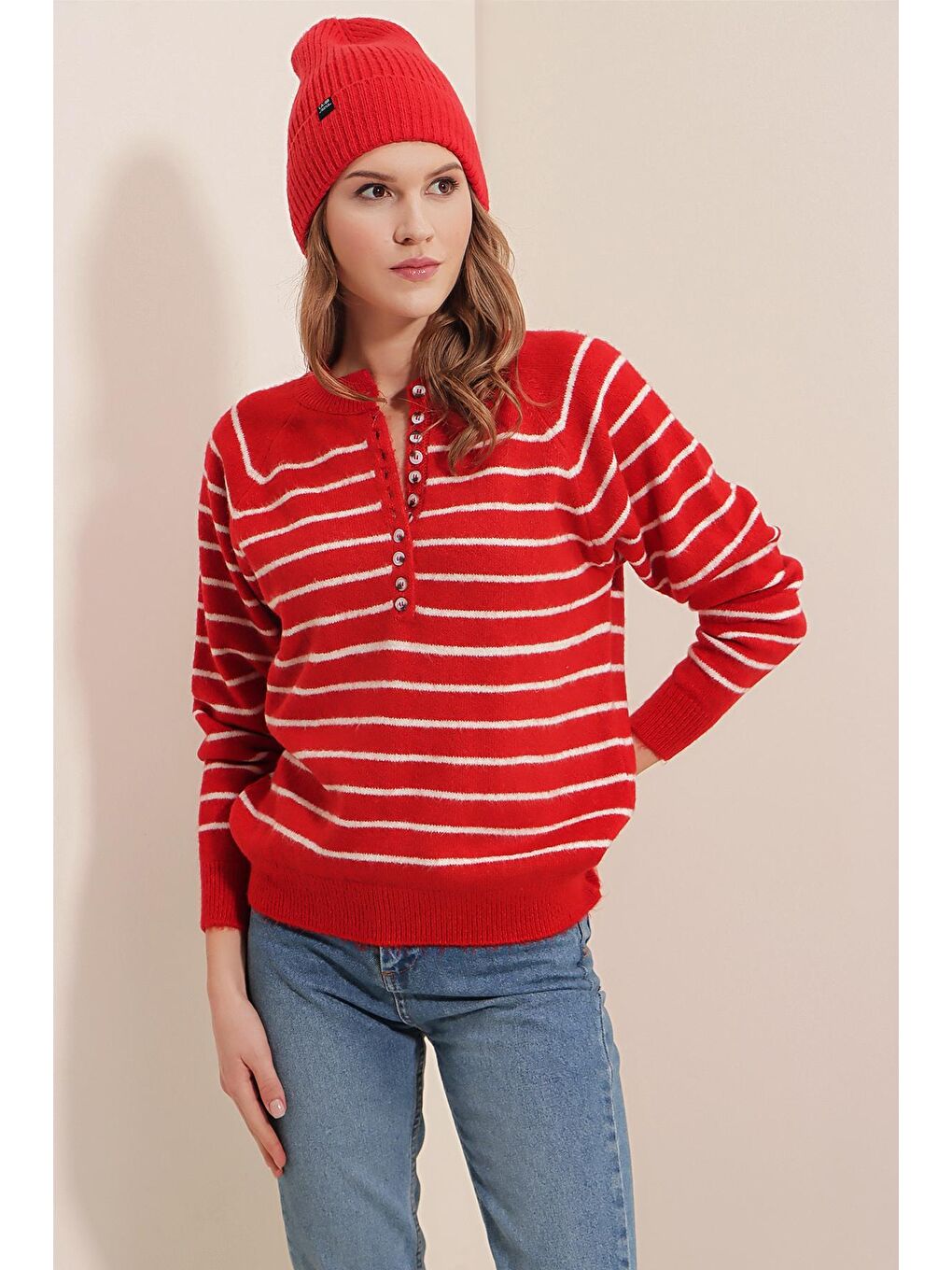 Kadın Kırmızı Sıfır Yaka Düğmeli Çizgili Kazak-1