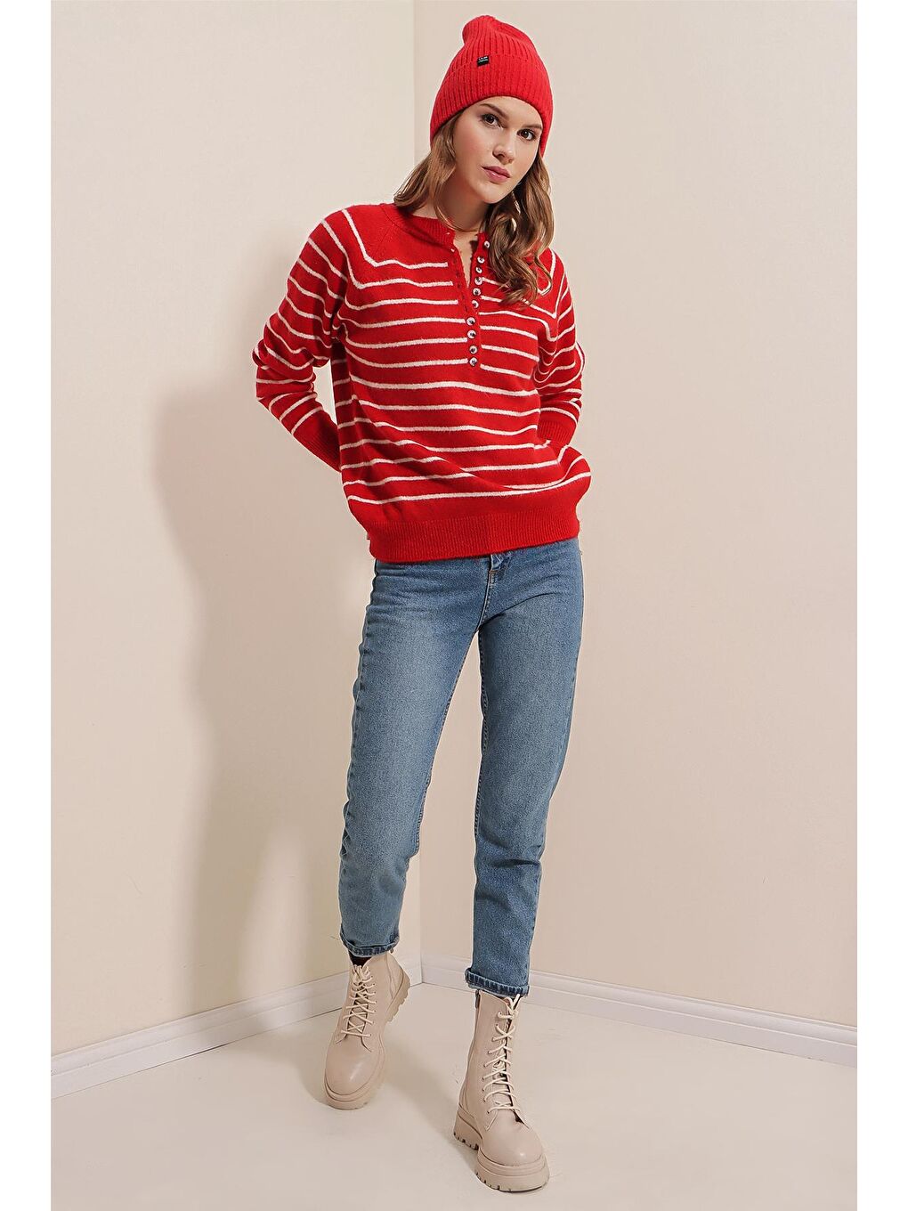 Kadın Kırmızı Sıfır Yaka Düğmeli Çizgili Kazak-2