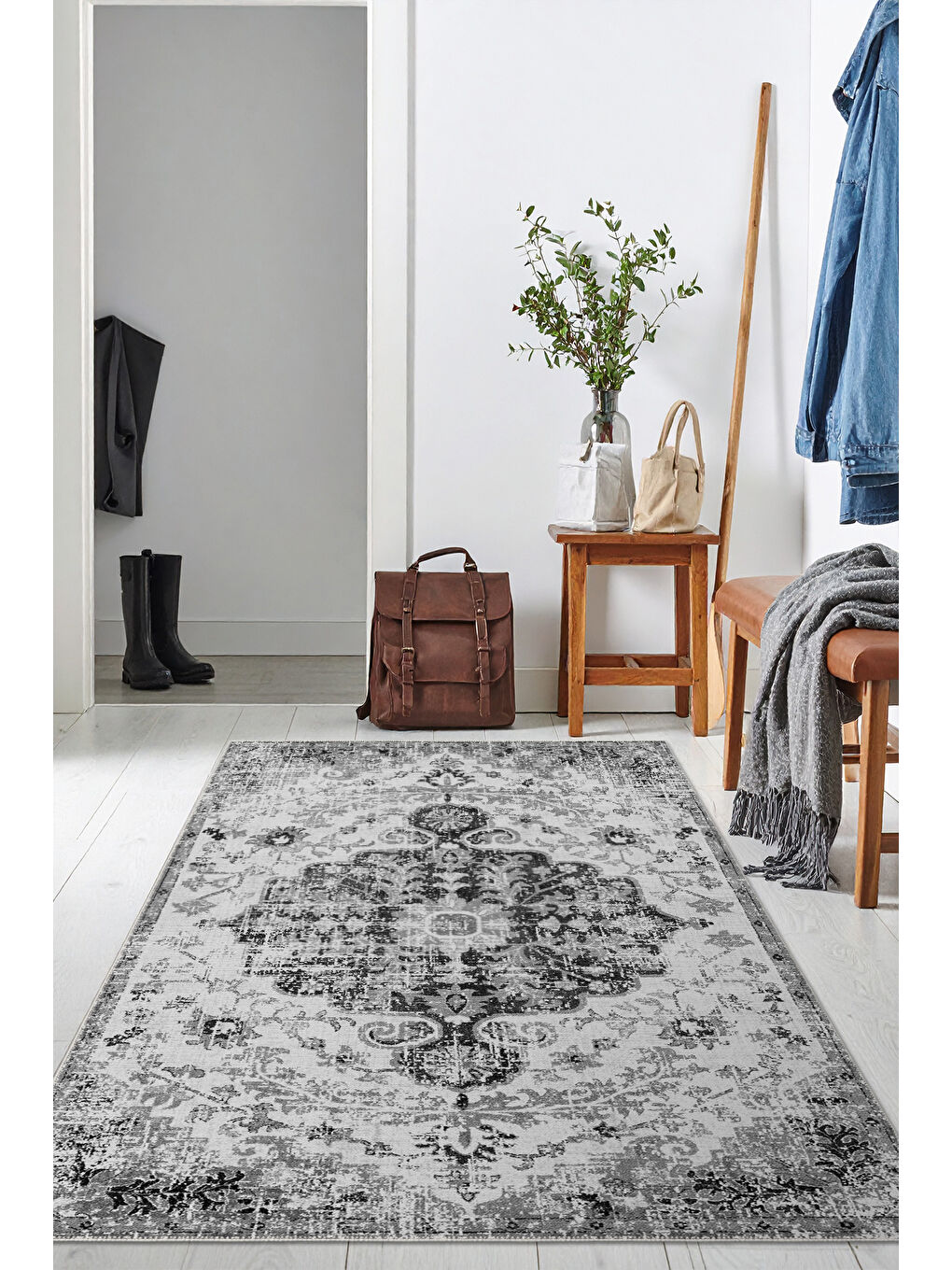 Siyah Dekoratif Özel Tasarım Yıkanabilir İnce Kaymaz Tabanlı Modern Halı KECE FR15-2