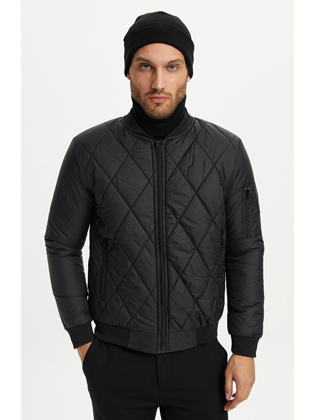 Siyah Erkek Su ve Rüzgara Dayanıklı Kapitone Desenli Kışlık Mont KM-500