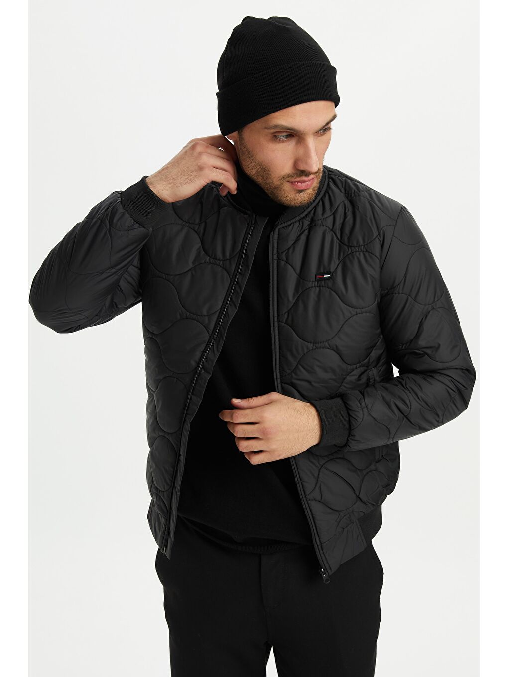 Siyah Erkek Su ve Rüzgara Dayanıklı Kapitone Desenli Kışlık Mont KM-500-1