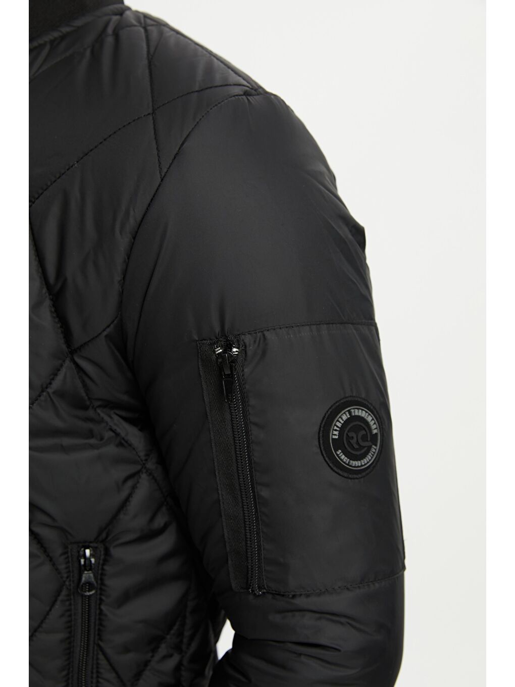 Siyah Erkek Su ve Rüzgara Dayanıklı Kapitone Desenli Kışlık Mont KM-500-2