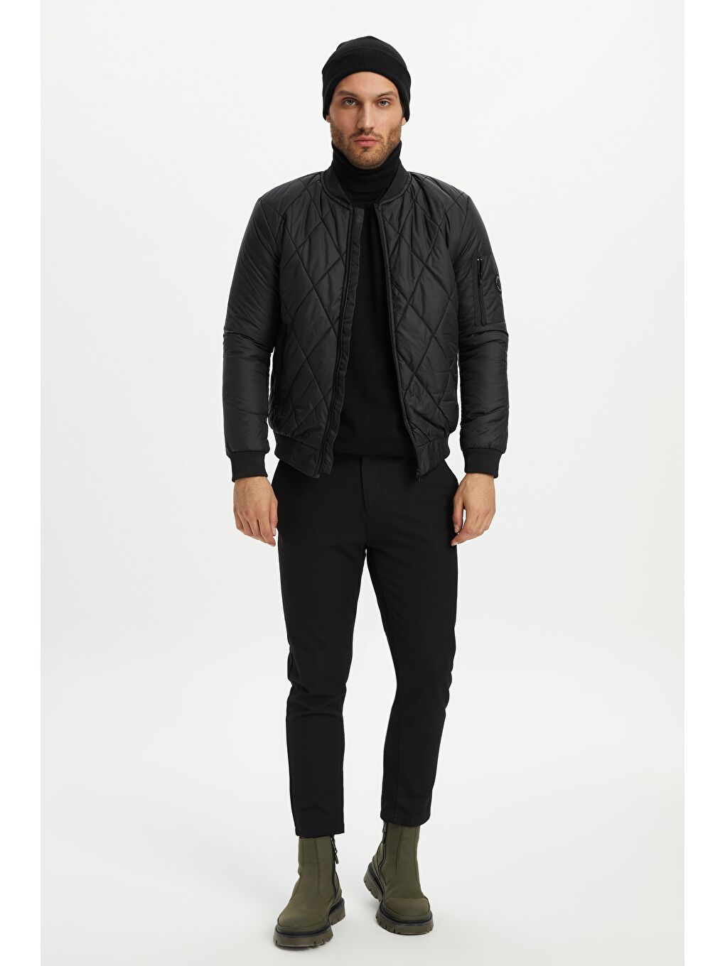 Siyah Erkek Su ve Rüzgara Dayanıklı Kapitone Desenli Kışlık Mont KM-500-3