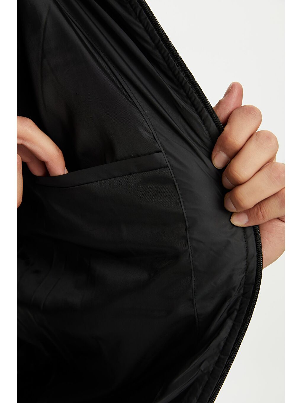 Siyah Erkek Su ve Rüzgara Dayanıklı Kapitone Desenli Kışlık Mont KM-500-4