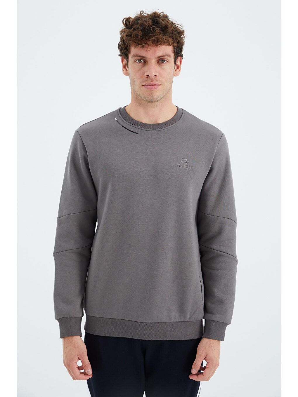 TOMMYLIFE Koyu Gri Bisiklet Yaka Kol Şerit Detaylı Basic Rahat Kalıp Erkek Sweatshirt - 88293