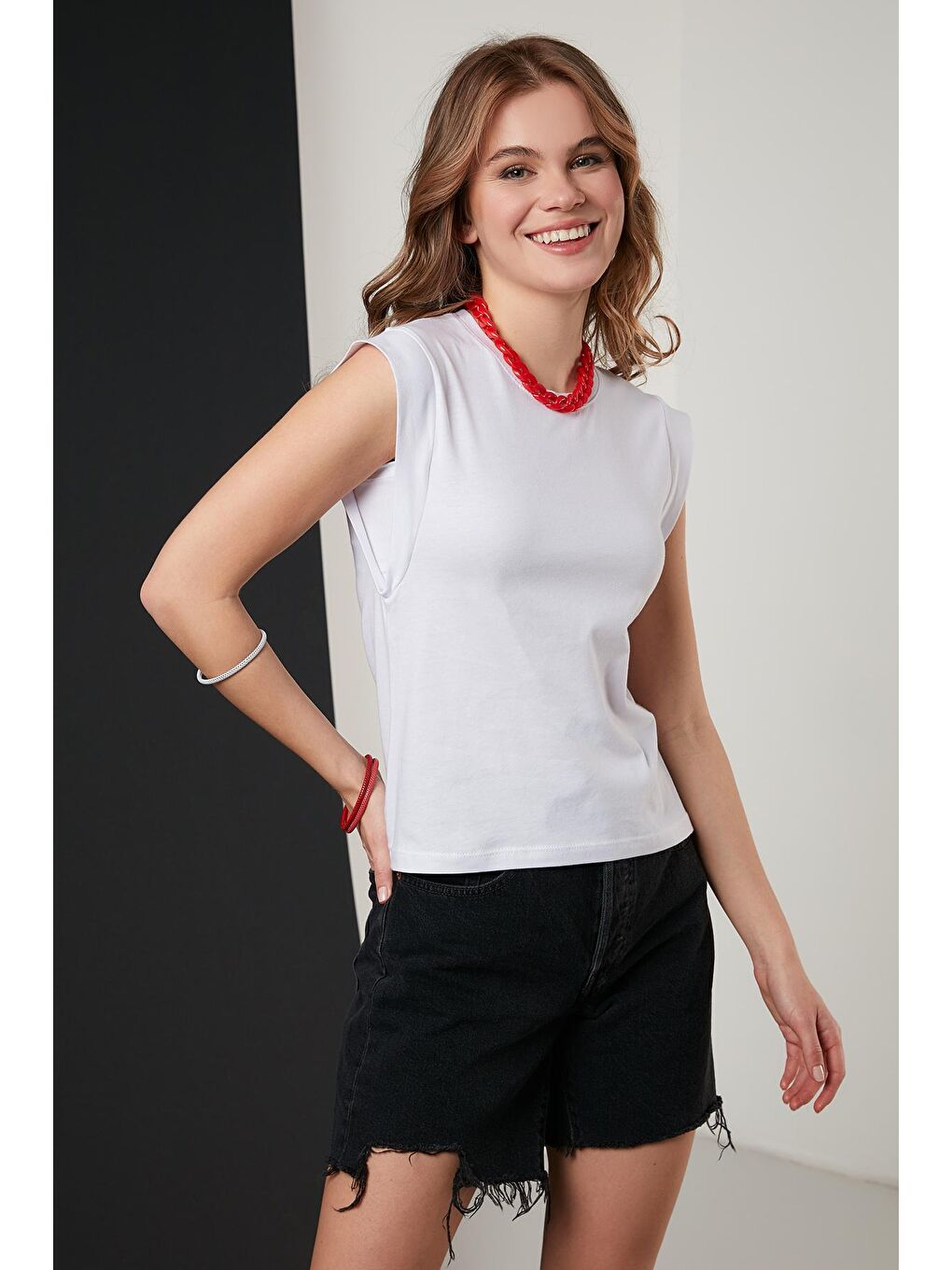 Lela Beyaz Pamuklu Bisiklet Yaka Kolsuz Basic T Shirt 5864201 - 1