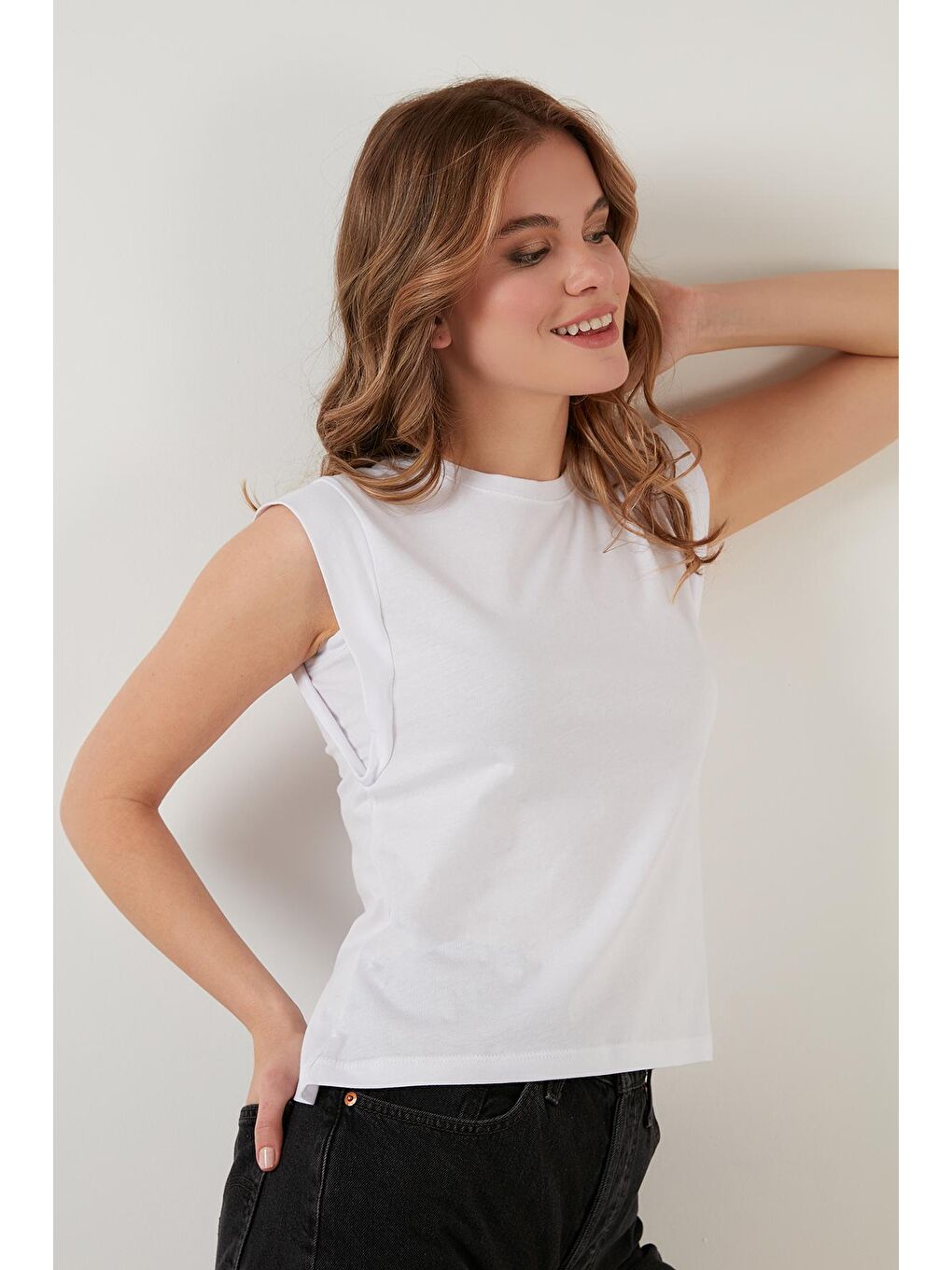 Lela Beyaz Pamuklu Bisiklet Yaka Kolsuz Basic T Shirt 5864201 - 3