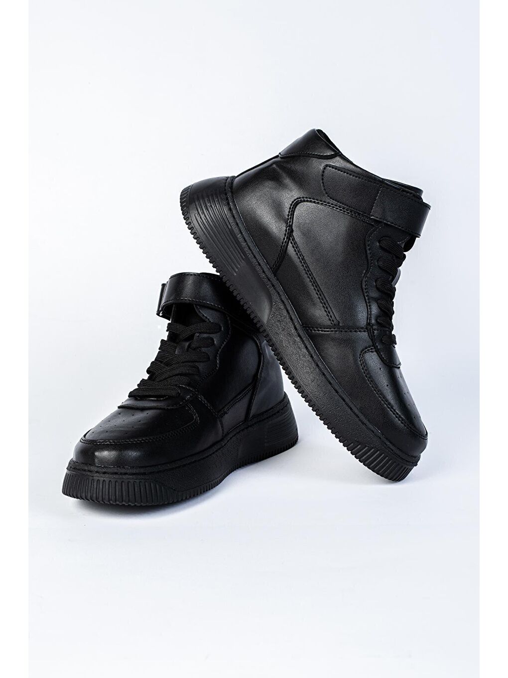 Siyah Yuvarlak Burunlu Cırt Cırtlı Bağcıklı Bilek Boy Günlük Erkek Spor Ayakkabı