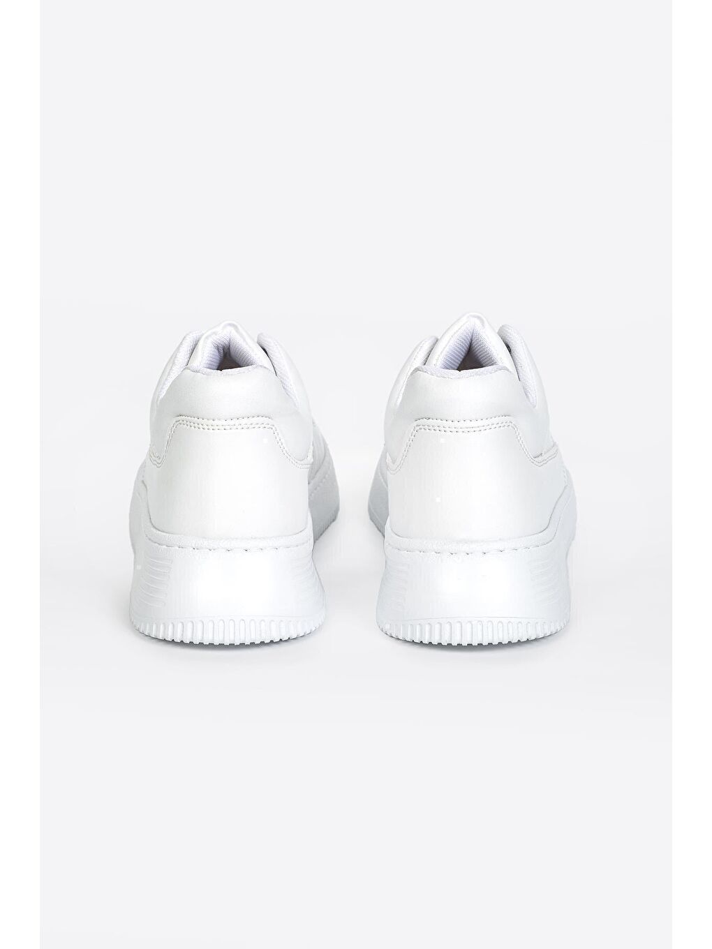 Beyaz Yuvarlak Burunlu Bağcıklı Erkek Günlük Spor Ayakkabı-3