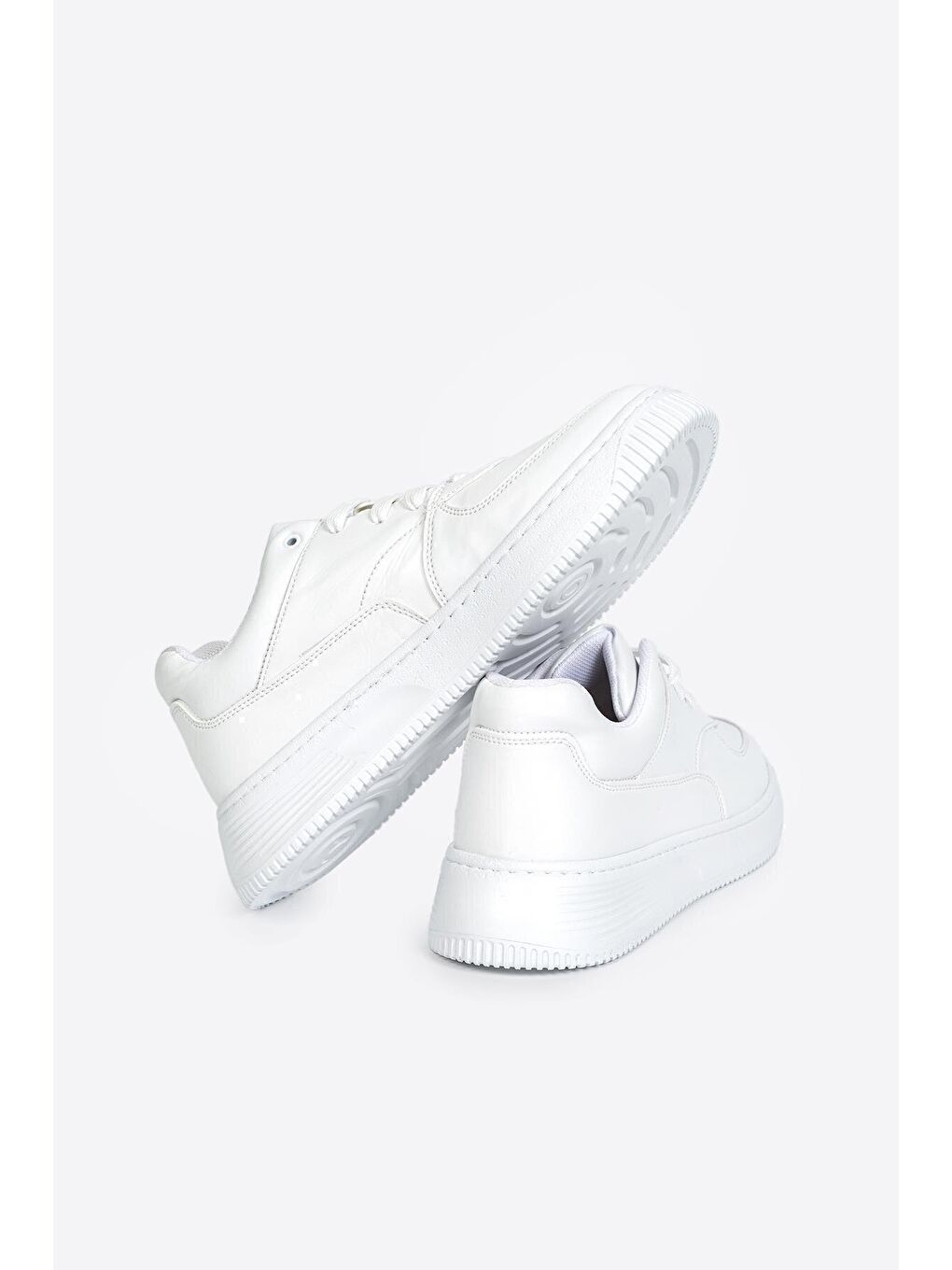 Beyaz Yuvarlak Burunlu Bağcıklı Erkek Günlük Spor Ayakkabı-4