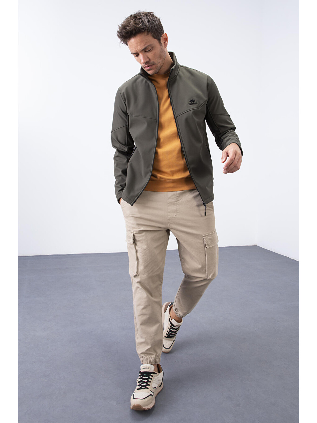 Haki Fermuarlı Dik Yaka Su ve Rüzgar Geçirmez Softshell Erkek Ceket- 88050-3
