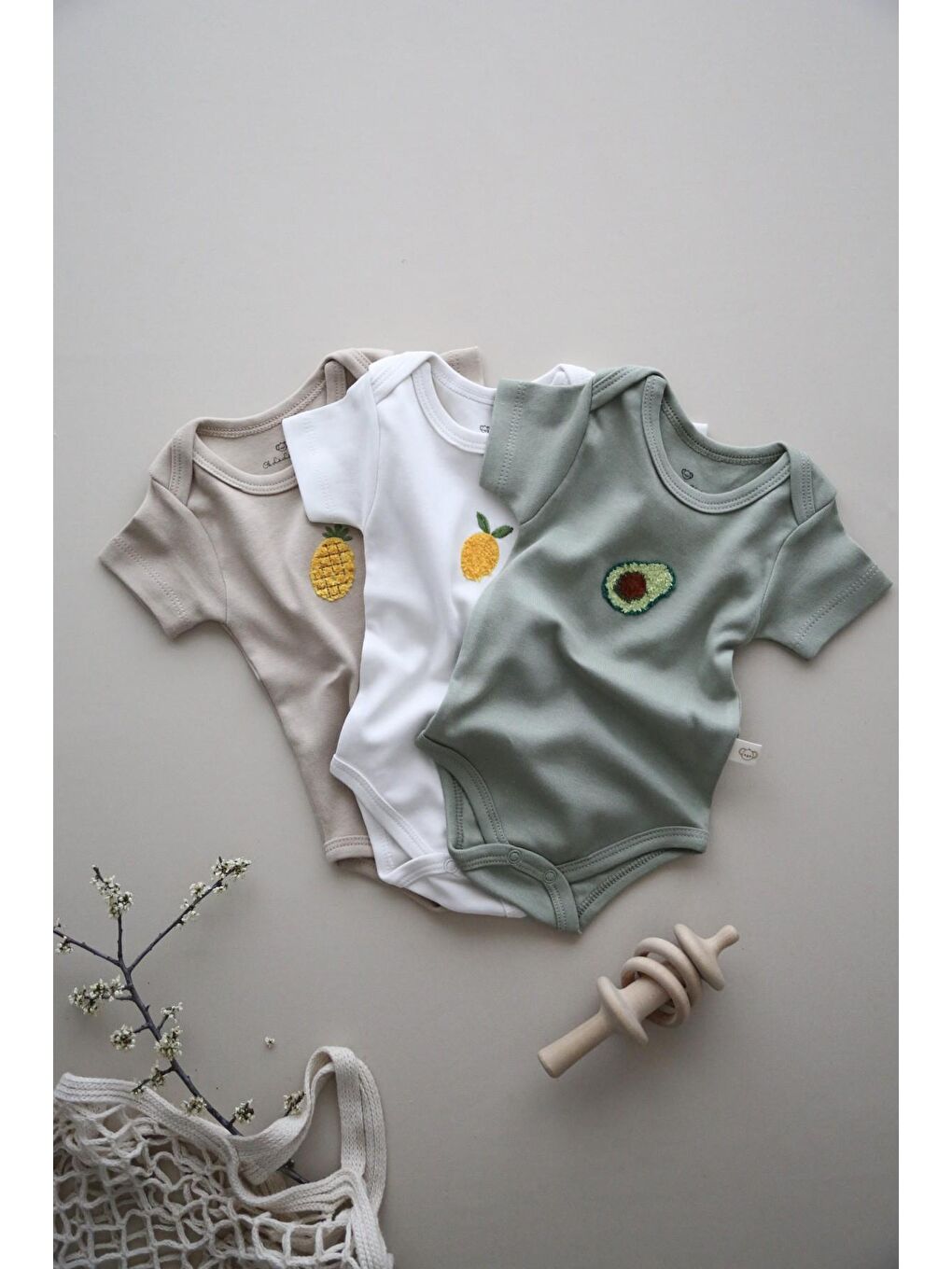 Beyaz 3lü Nakışlı Çıtçıtlı Kısa Kollu Body Zıbın Model 3-1