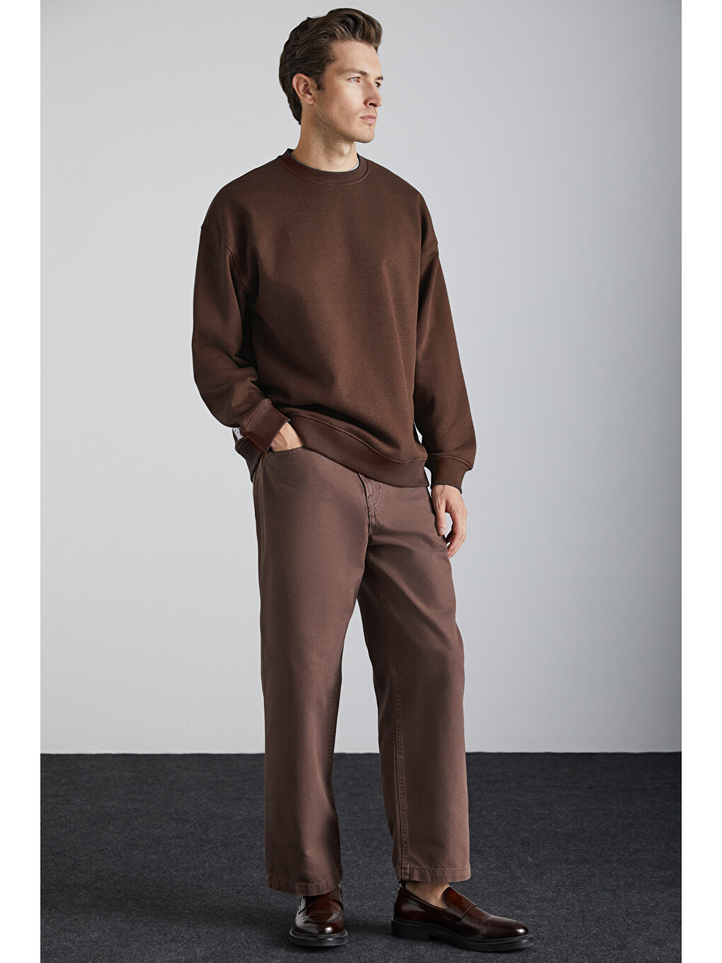 Stephan Erkek Yumuşacık Kumaşlı Organik Pamuklu Oversize Fit Yuvarlak Yakalı Kahverengi Sweatshirt-1