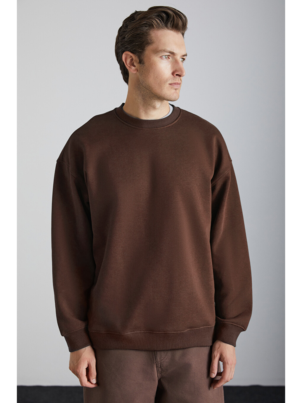 Stephan Erkek Yumuşacık Kumaşlı Organik Pamuklu Oversize Fit Yuvarlak Yakalı Kahverengi Sweatshirt-2