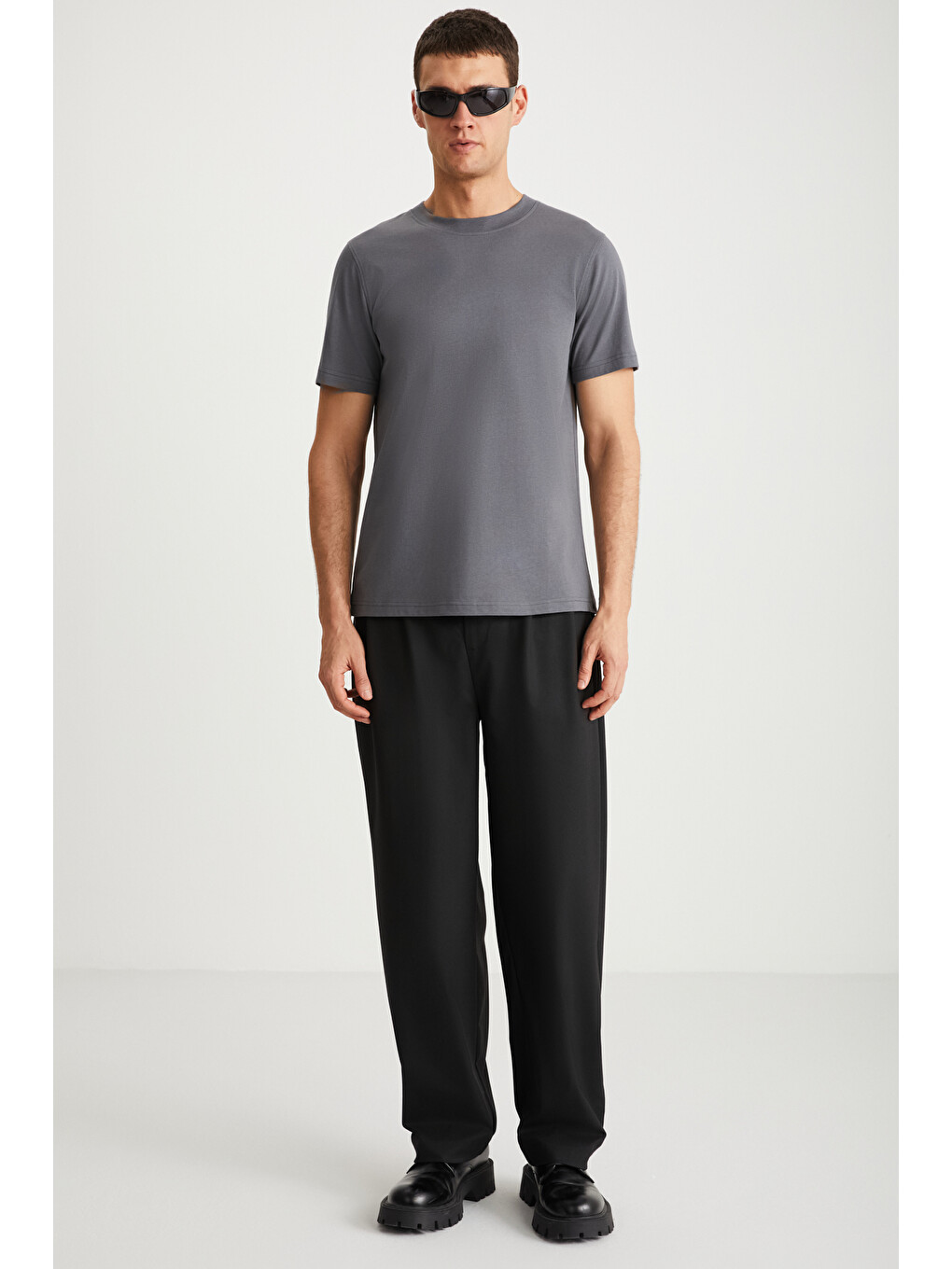 Erkek Slim Fit Dar Kesim %100 Organik Pamuklu Yana Kayan Dikişli Basic Örme Koyu Gri Tişört-2