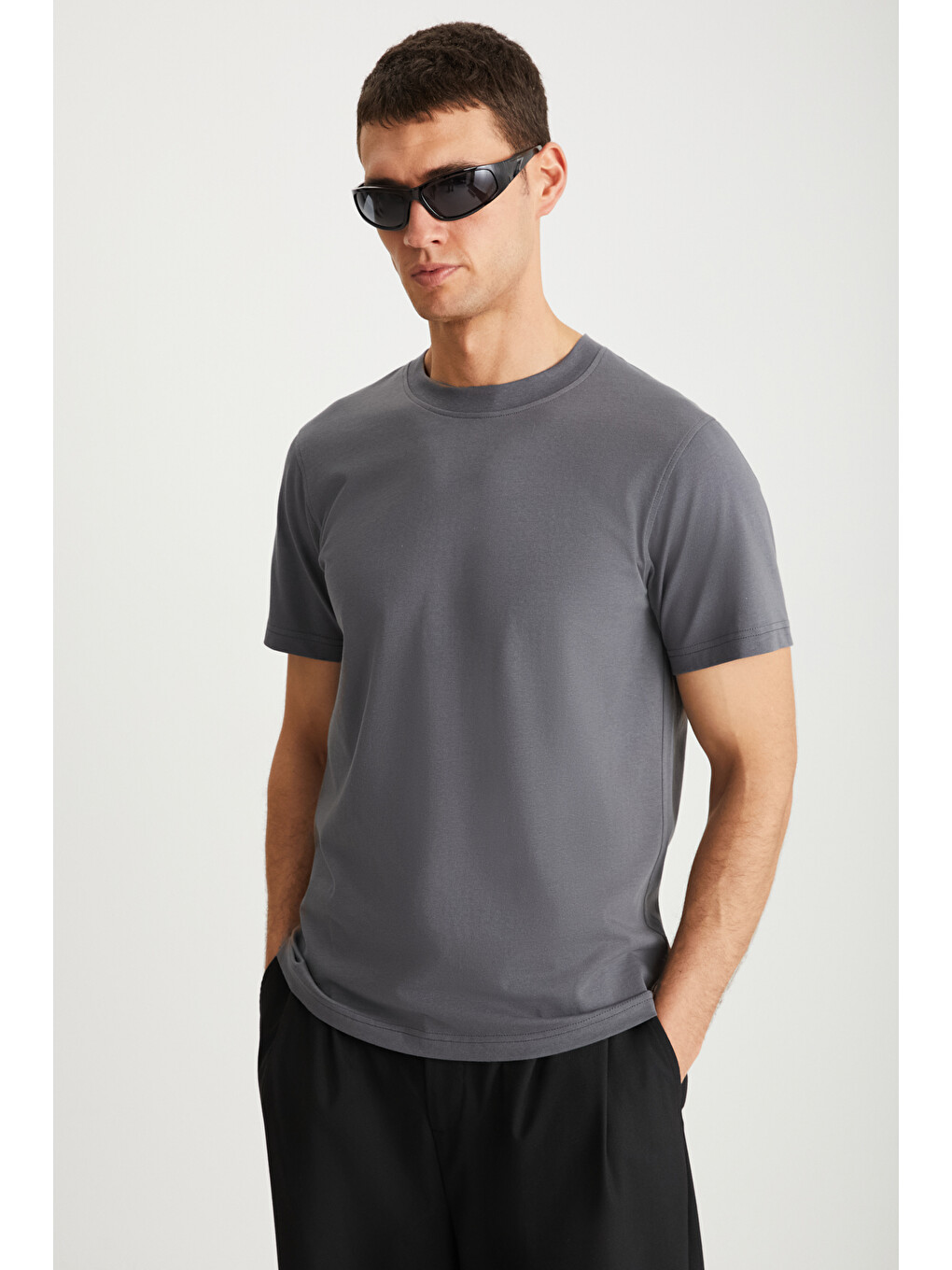 Erkek Slim Fit Dar Kesim %100 Organik Pamuklu Yana Kayan Dikişli Basic Örme Koyu Gri Tişört-3
