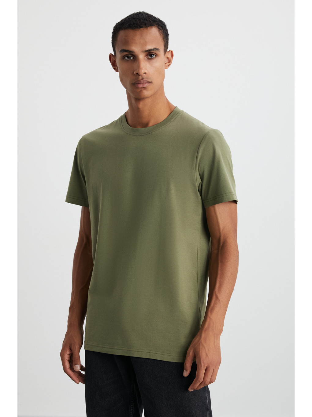 Erkek Slim Fit Dar Kesim %100 Organik Pamuklu Yana Kayan Dikişli Basic Örme Haki Tişört