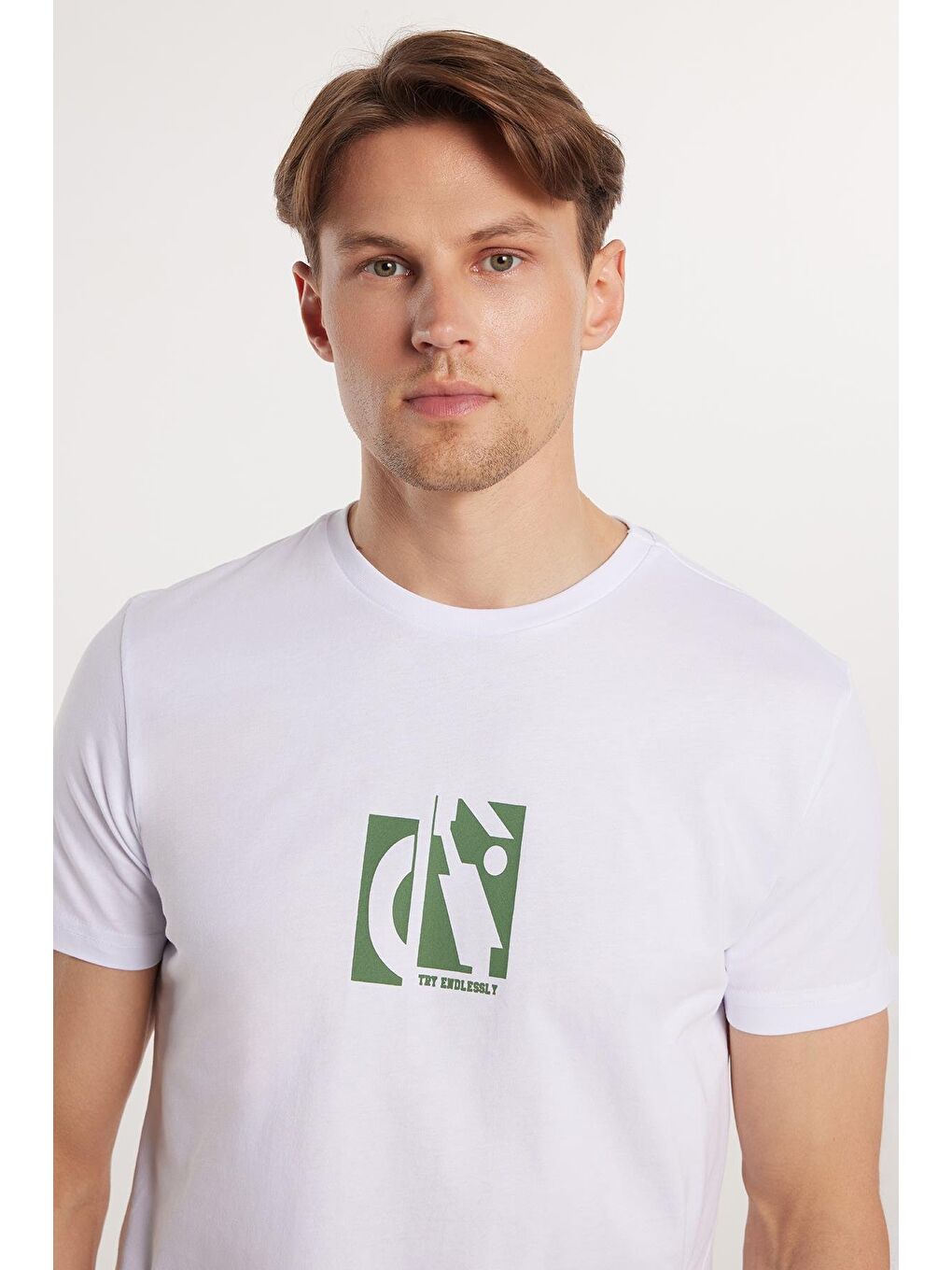 Erkek Slim Fit Dar Kesim %100 Pamuk Yumuşak Dokulu Baskılı Beyaz Bisiklet Yaka Tişört-1