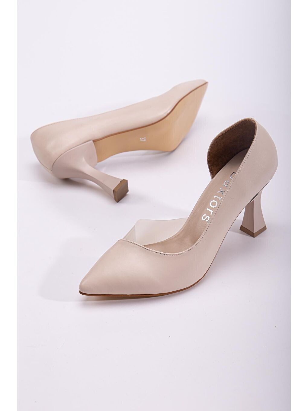 Bej D252   Kadın Günlük Ortopedik Klasik Topuklu Ayakkabı-1